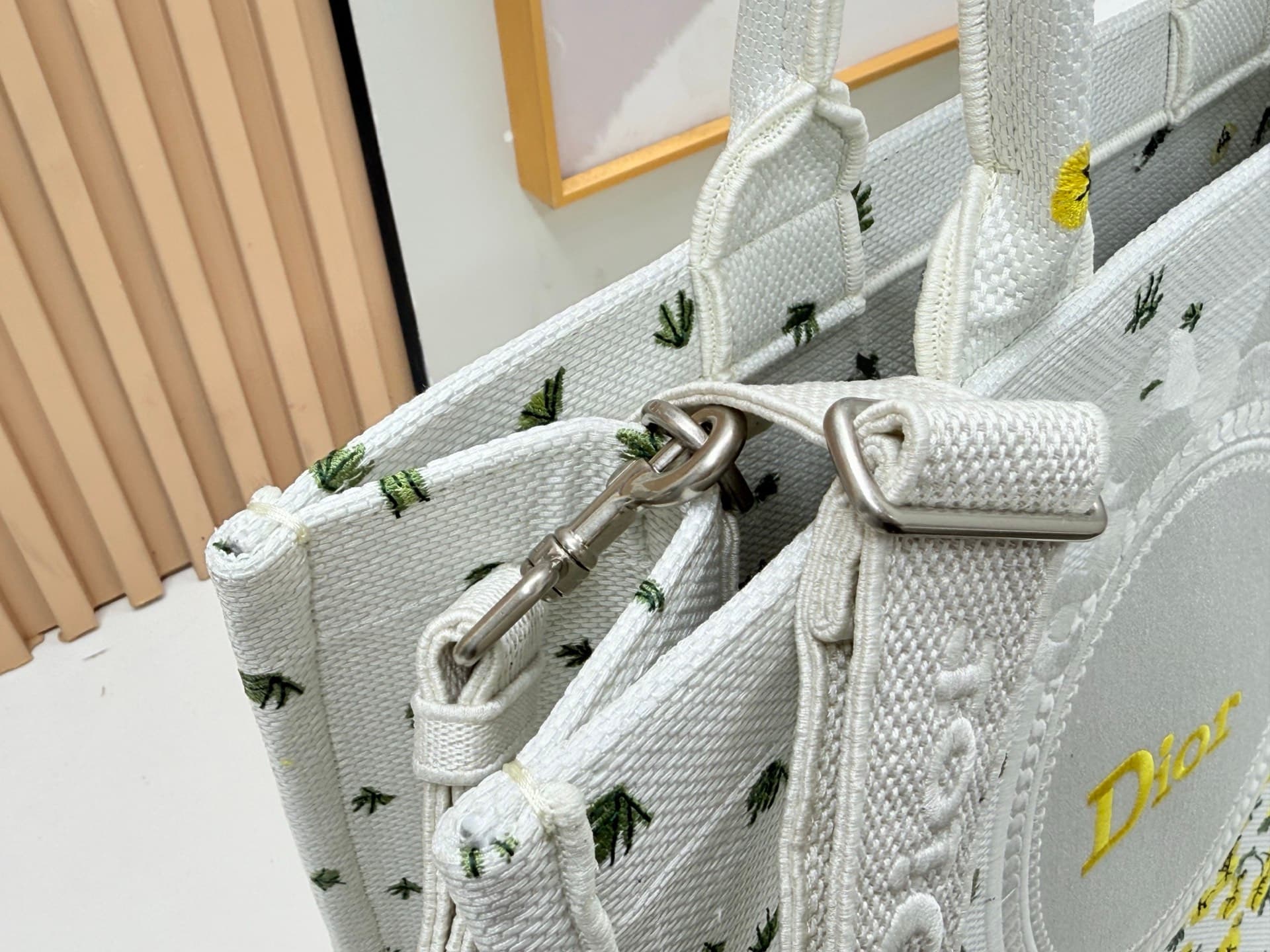 C1924 Details of Diore JWA’s new bags in the first season! The classic bags now have a modern touch. — image 6