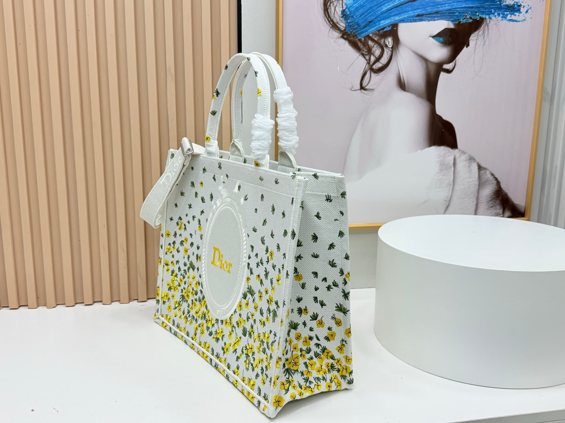 C1924 Details of Diore JWA’s new bags in the first season! The classic bags now have a modern touch. — image 3