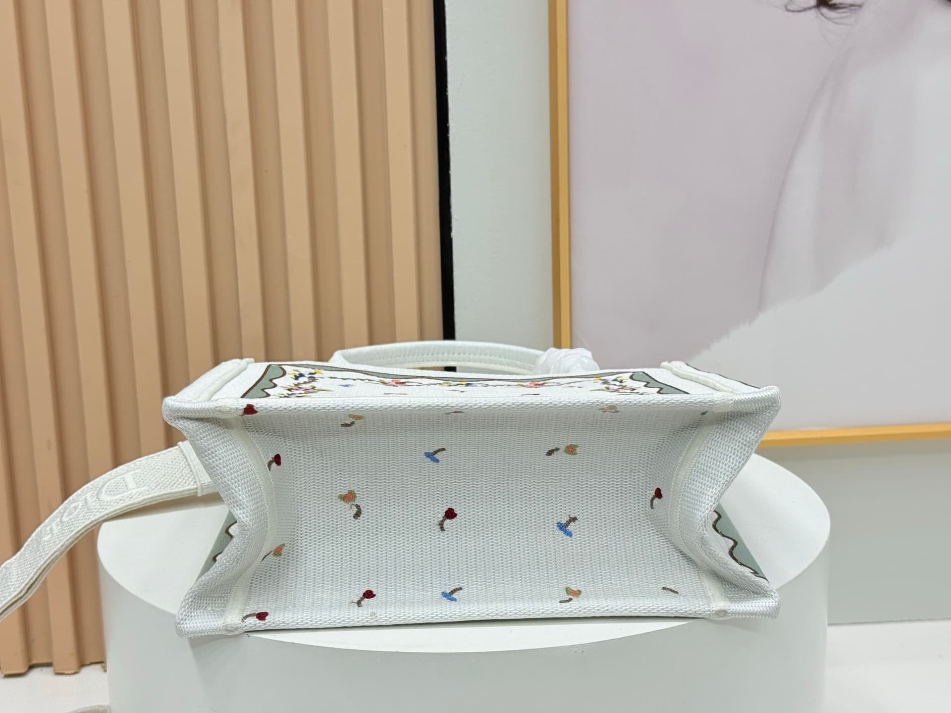 C1922 Details of Diore JWA’s new bags in the first season! The classic bags now have a modern twist. — image 8