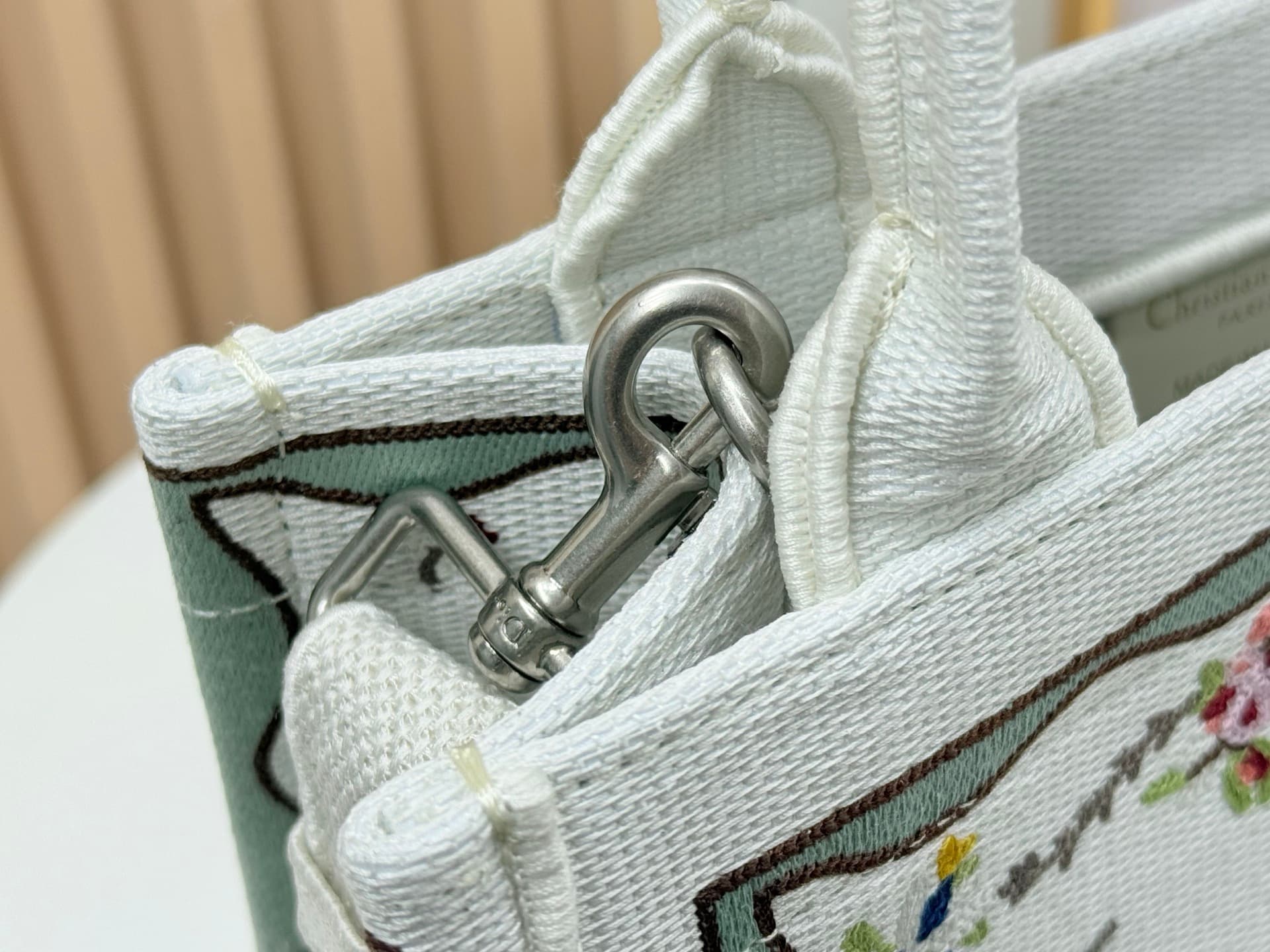 C1922 Details of Diore JWA’s new bags in the first season! The classic bags now have a modern twist. — image 5