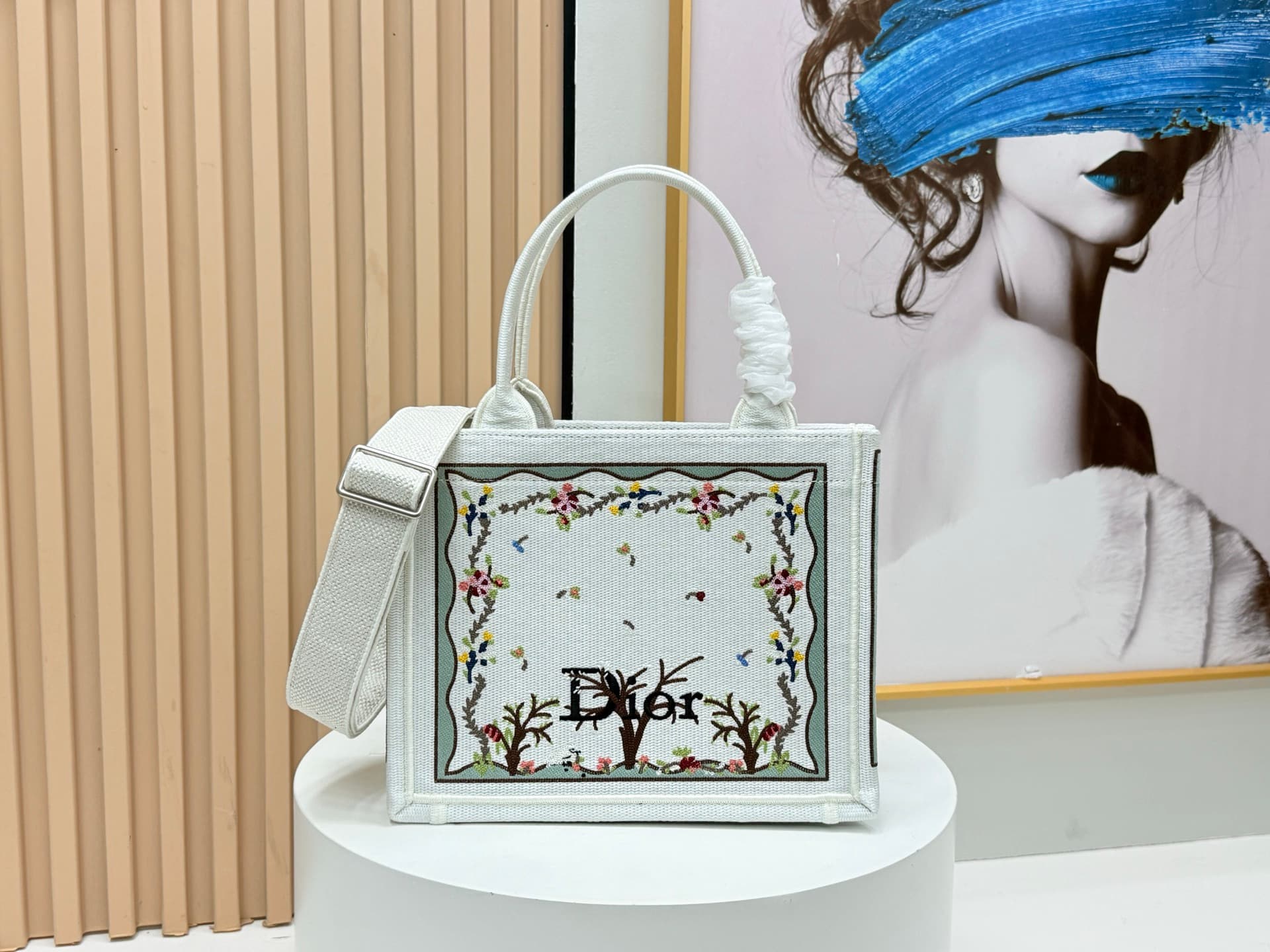 C1921 Details of Diore JWA’s new bags in the first season! The classic bags now have a modern feel. — image 1
