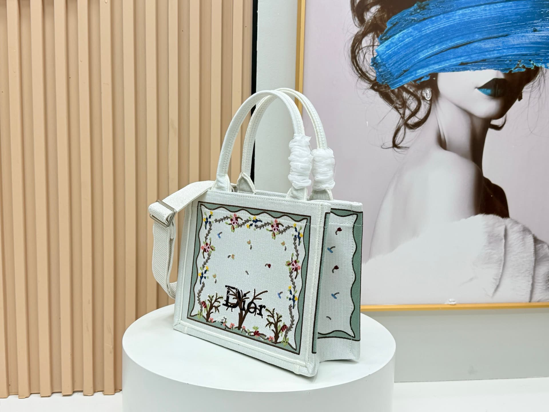 C1922 Details of Diore JWA’s new bags in the first season! The classic bags now have a modern twist. — image 3