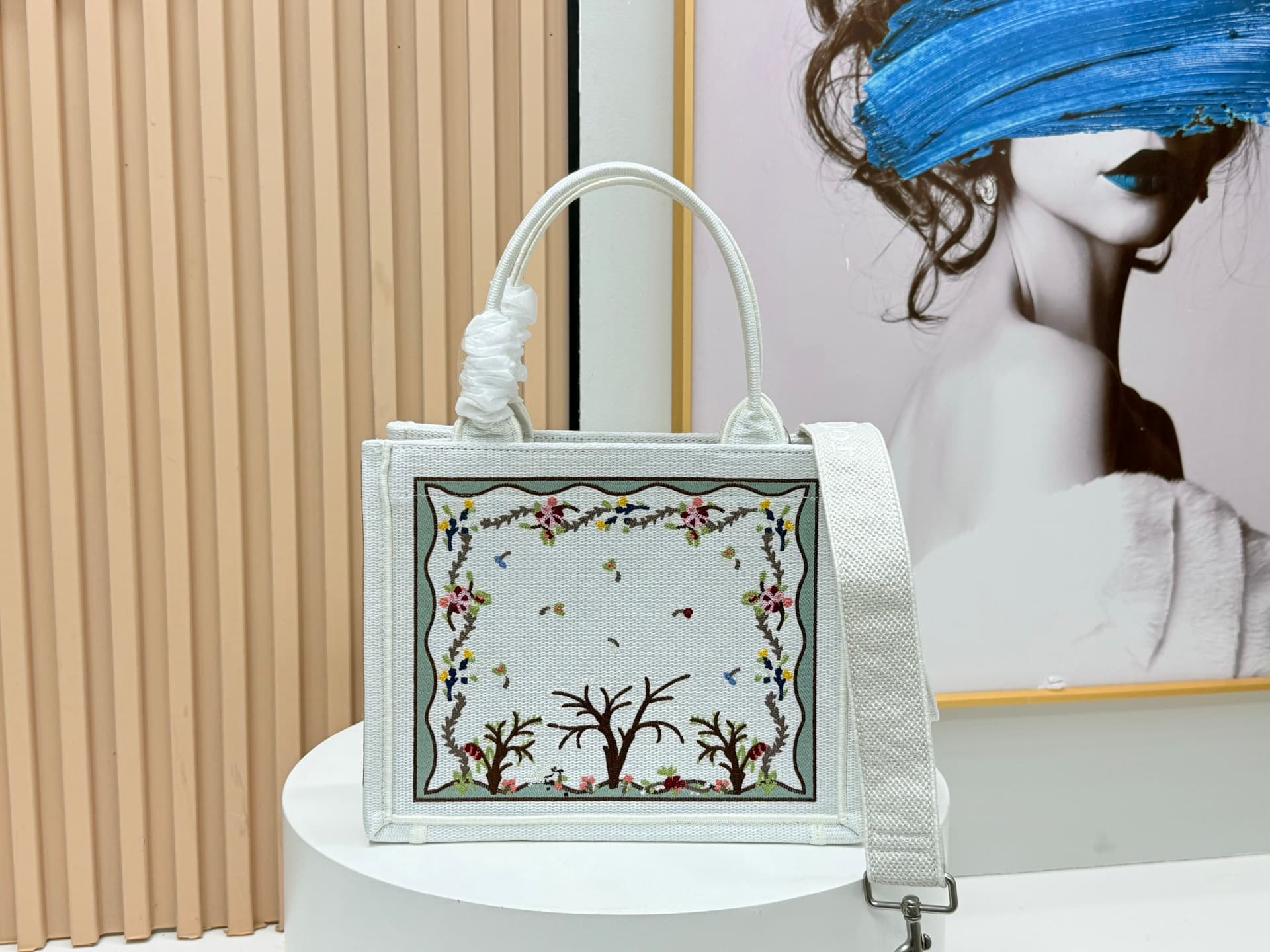 C1922 Details of Diore JWA’s new bags in the first season! The classic bags now have a modern twist. — image 4
