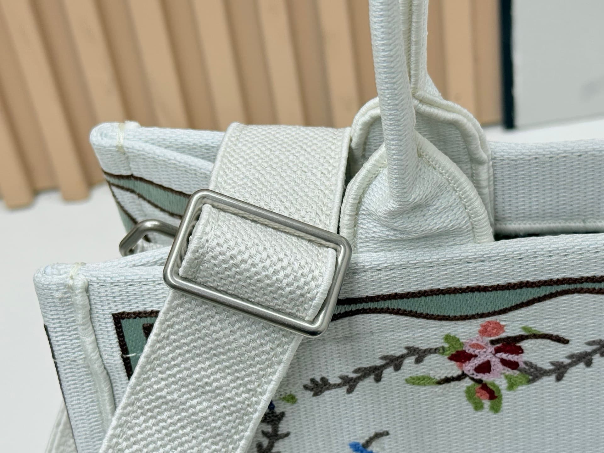 C1920 Details of Diore JWA’s new bags in the first season! The classic bags now have a modern touch. — image 5
