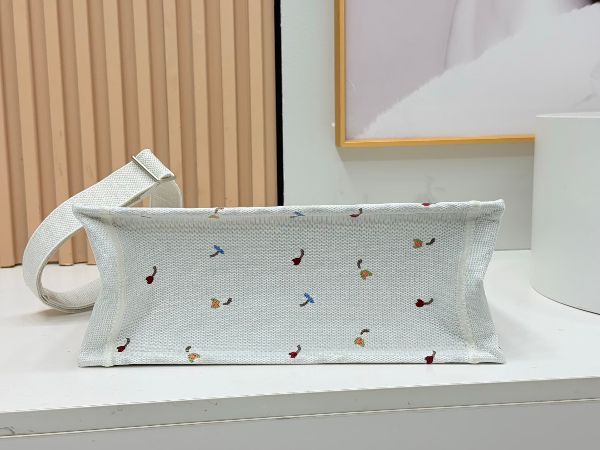 C1920 Details of Diore JWA’s new bags in the first season! The classic bags now have a modern touch. — image 7