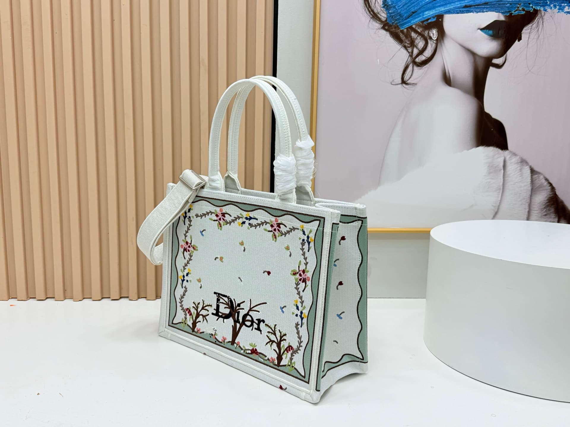 C1920 Details of Diore JWA’s new bags in the first season! The classic bags now have a modern touch. — image 3