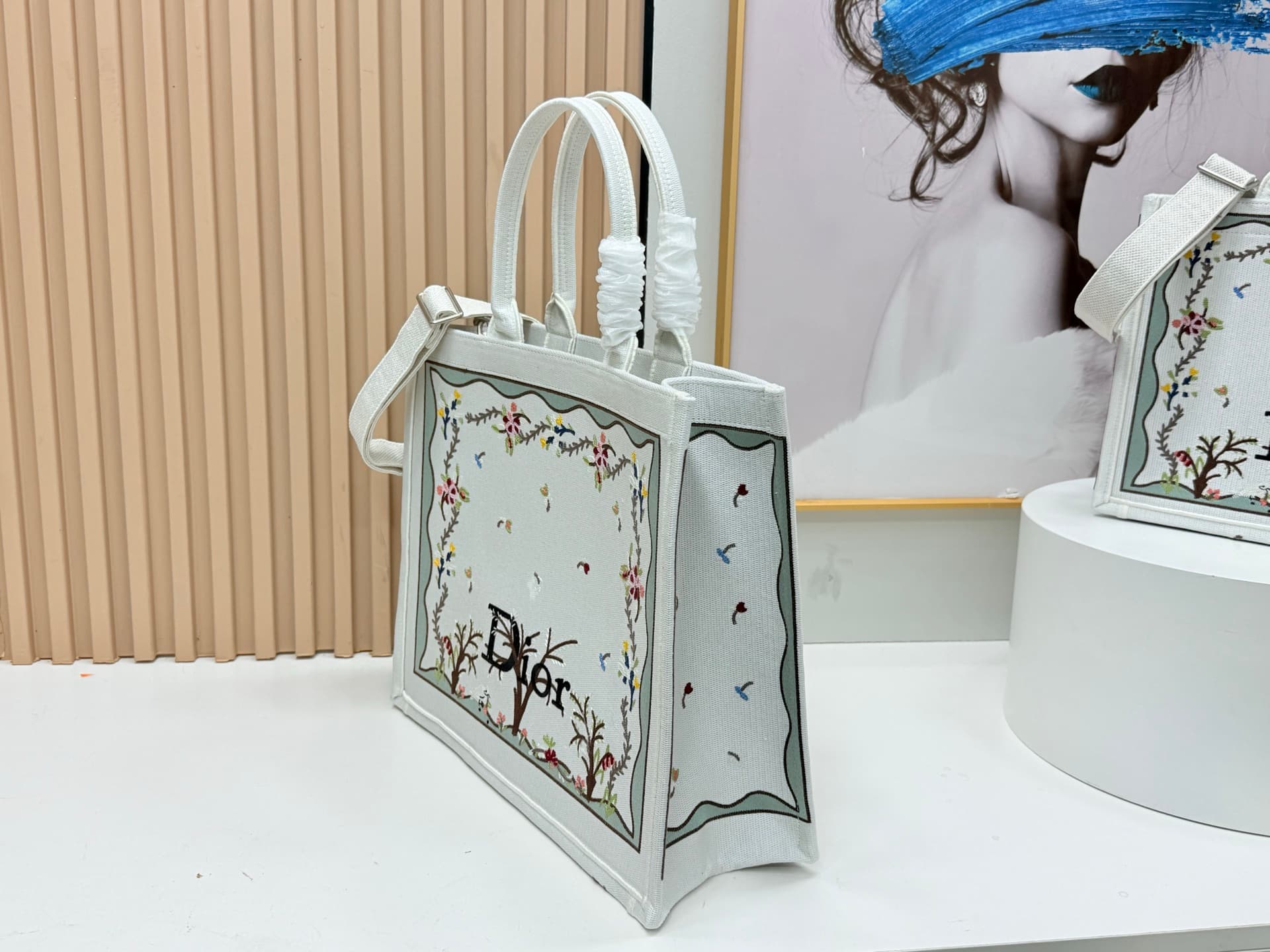 C1918 Details of Diore JWA’s new bags in the first season! The classic bags now have a modern touch. — image 3