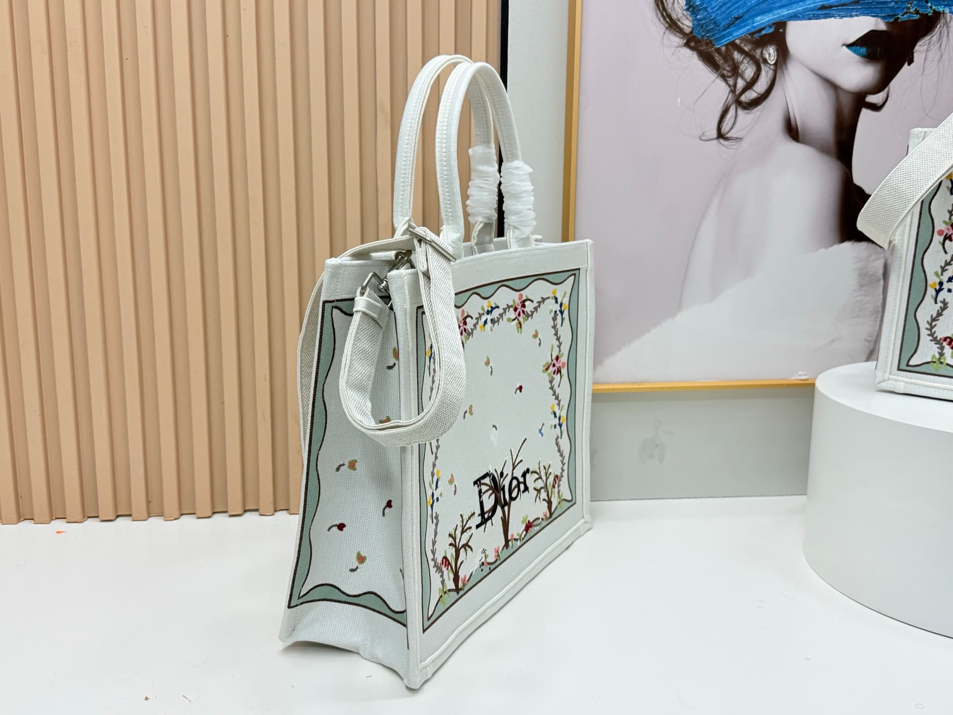 C1918 Details of Diore JWA’s new bags in the first season! The classic bags now have a modern touch. — image 2