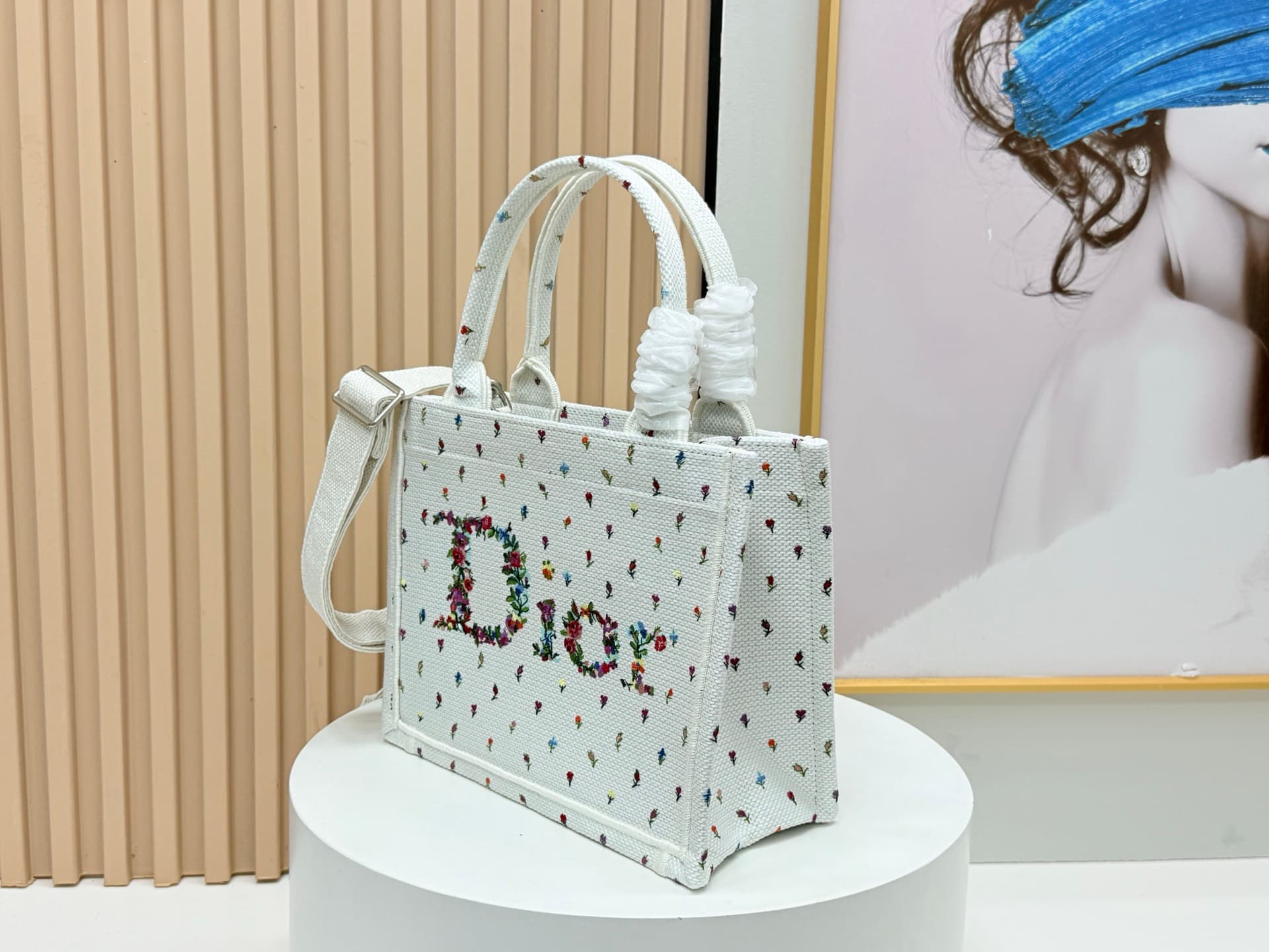 C1916 Details of Diore JWA’s new bags in the first season! The classic bags now have a modern touch. — image 3