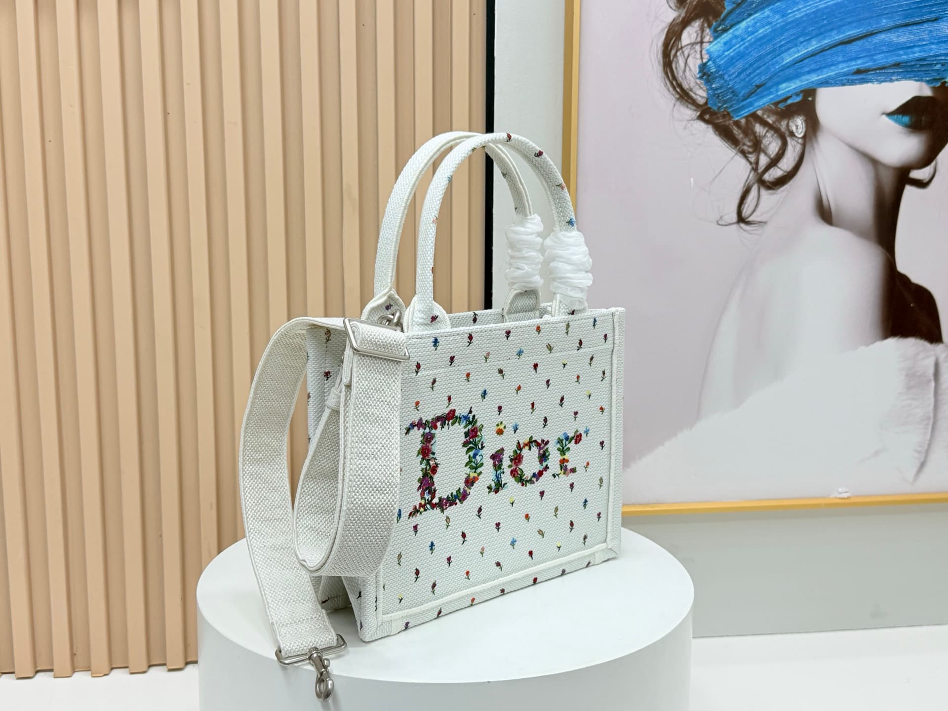 C1916 Details of Diore JWA’s new bags in the first season! The classic bags now have a modern touch. — image 2