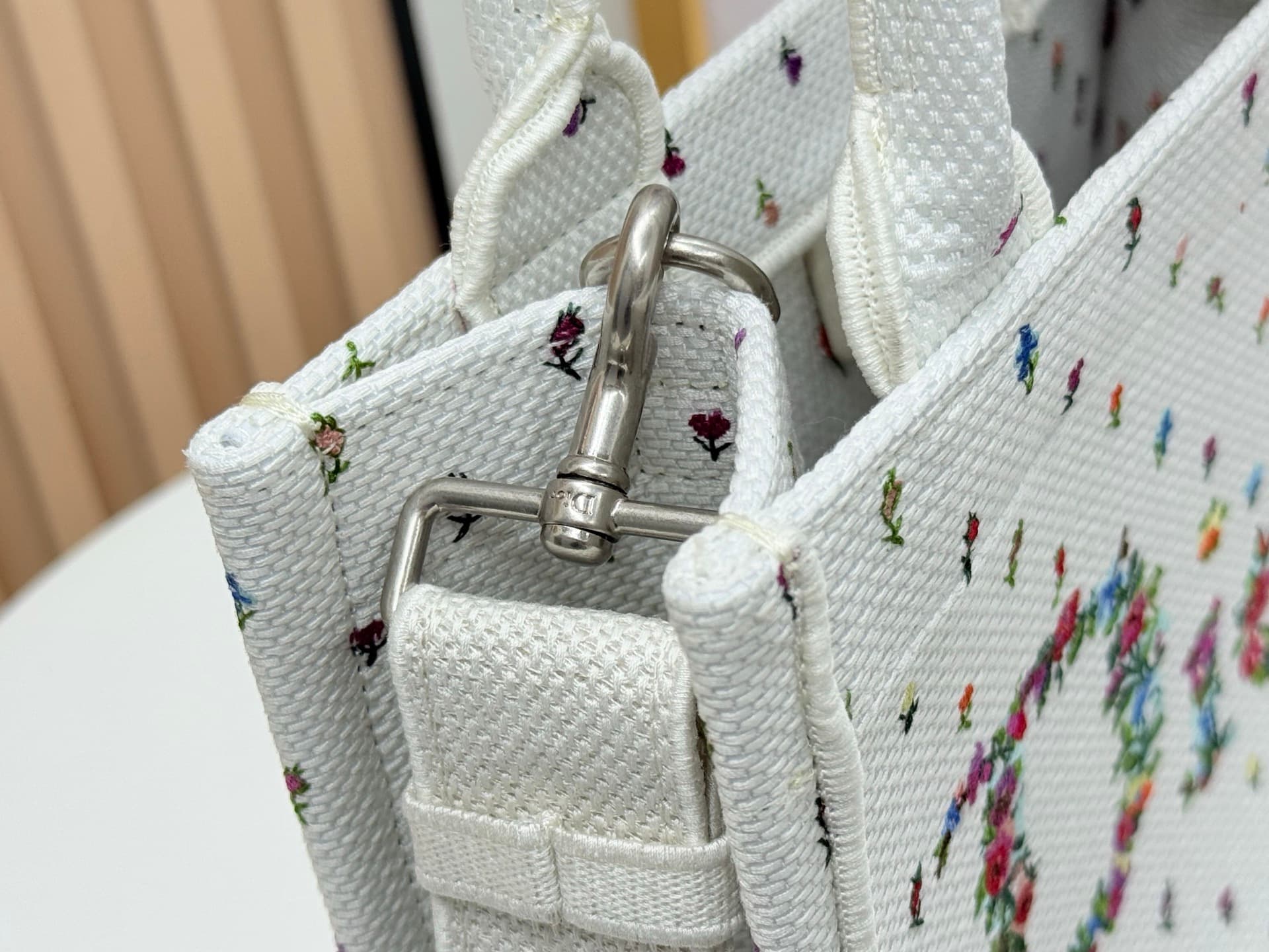 C1916 Details of Diore JWA’s new bags in the first season! The classic bags now have a modern touch. — image 6