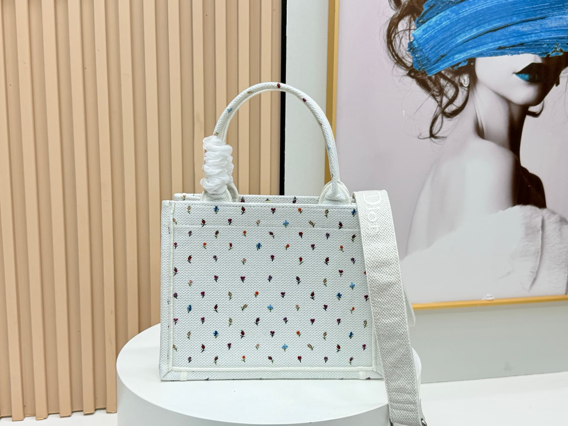 C1916 Details of Diore JWA’s new bags in the first season! The classic bags now have a modern touch. — image 4