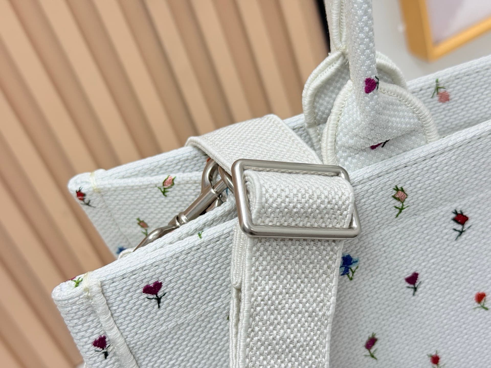 C1912 Details of Diore JWA’s new bags in the first season! The classic bags now have a modern twist. — image 5