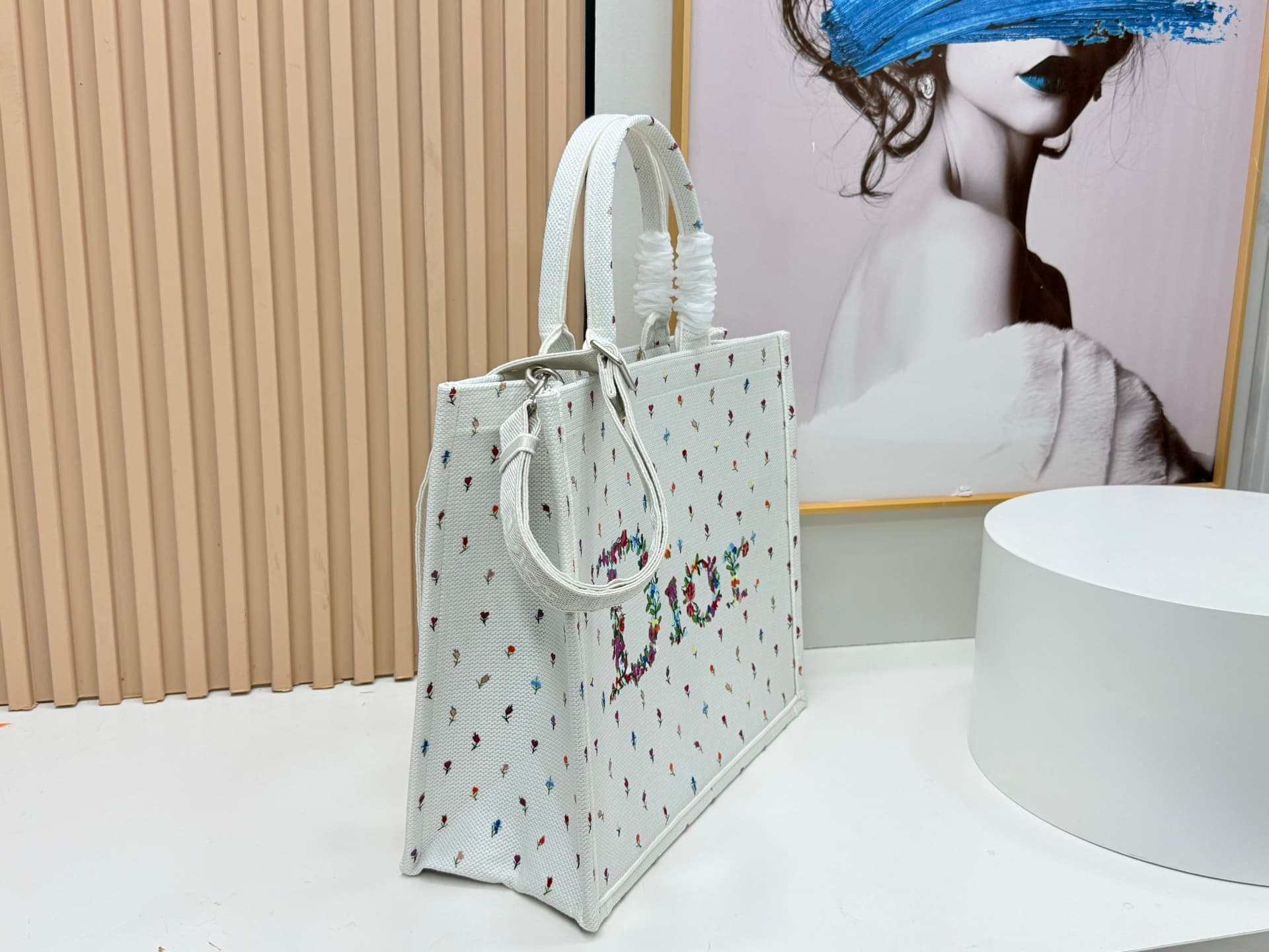 C1912 Details of Diore JWA’s new bags in the first season! The classic bags now have a modern twist. — image 2
