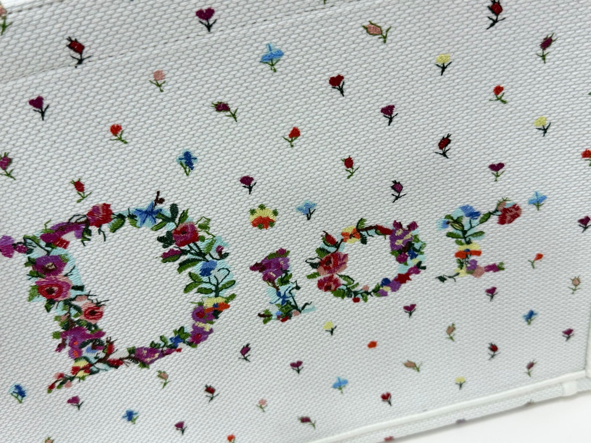 C1914 Details of Diore JWA’s new bags in the first season! The classic bags now have a modern twist. — image 5