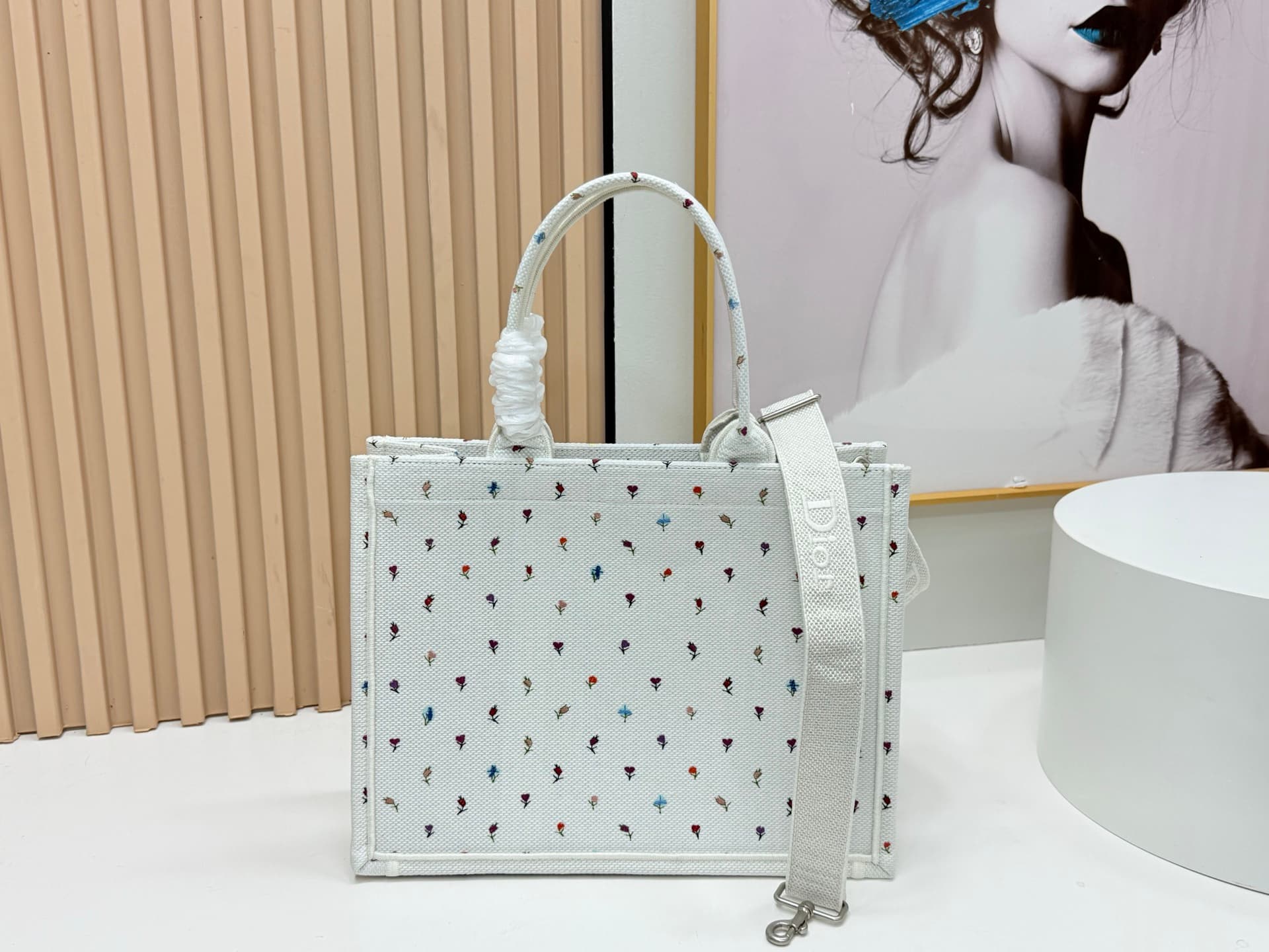 C1914 Details of Diore JWA’s new bags in the first season! The classic bags now have a modern twist. — image 4