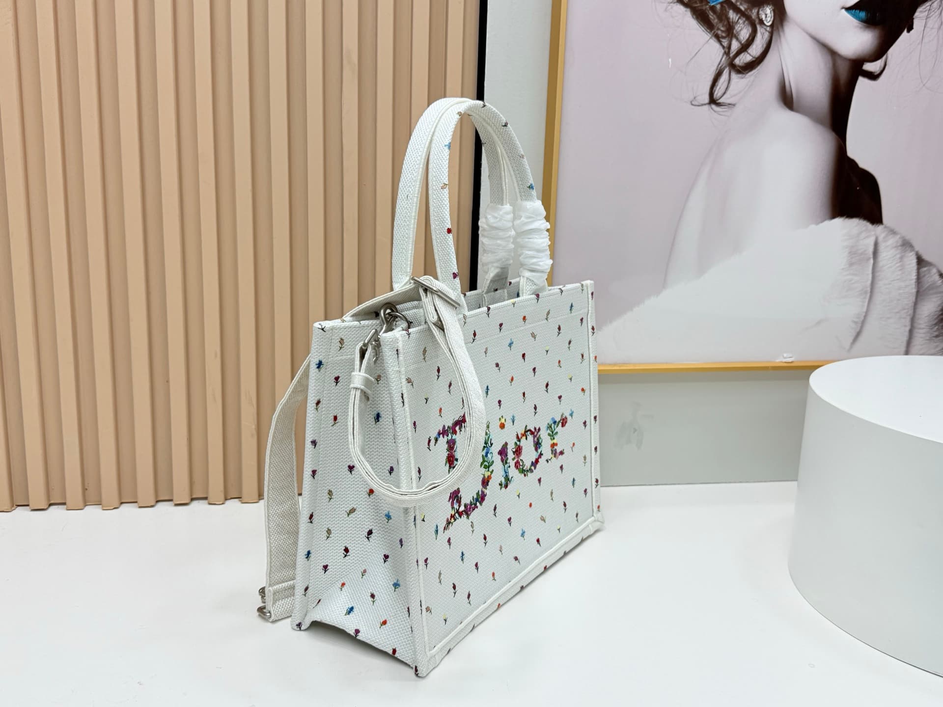 C1914 Details of Diore JWA’s new bags in the first season! The classic bags now have a modern twist. — image 2