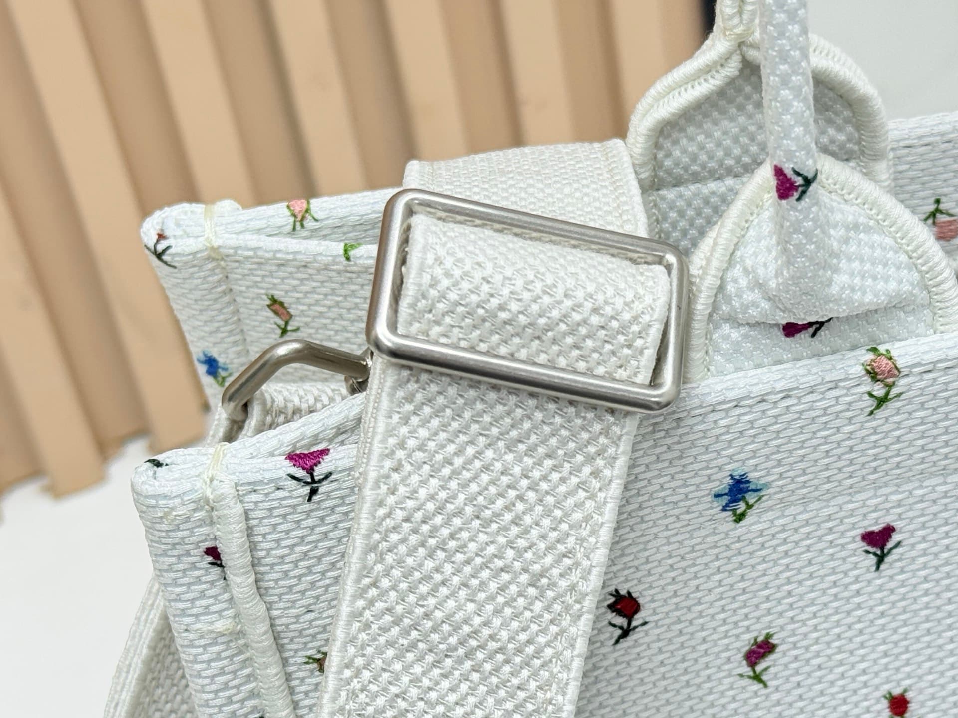 C1914 Details of Diore JWA’s new bags in the first season! The classic bags now have a modern twist. — image 6