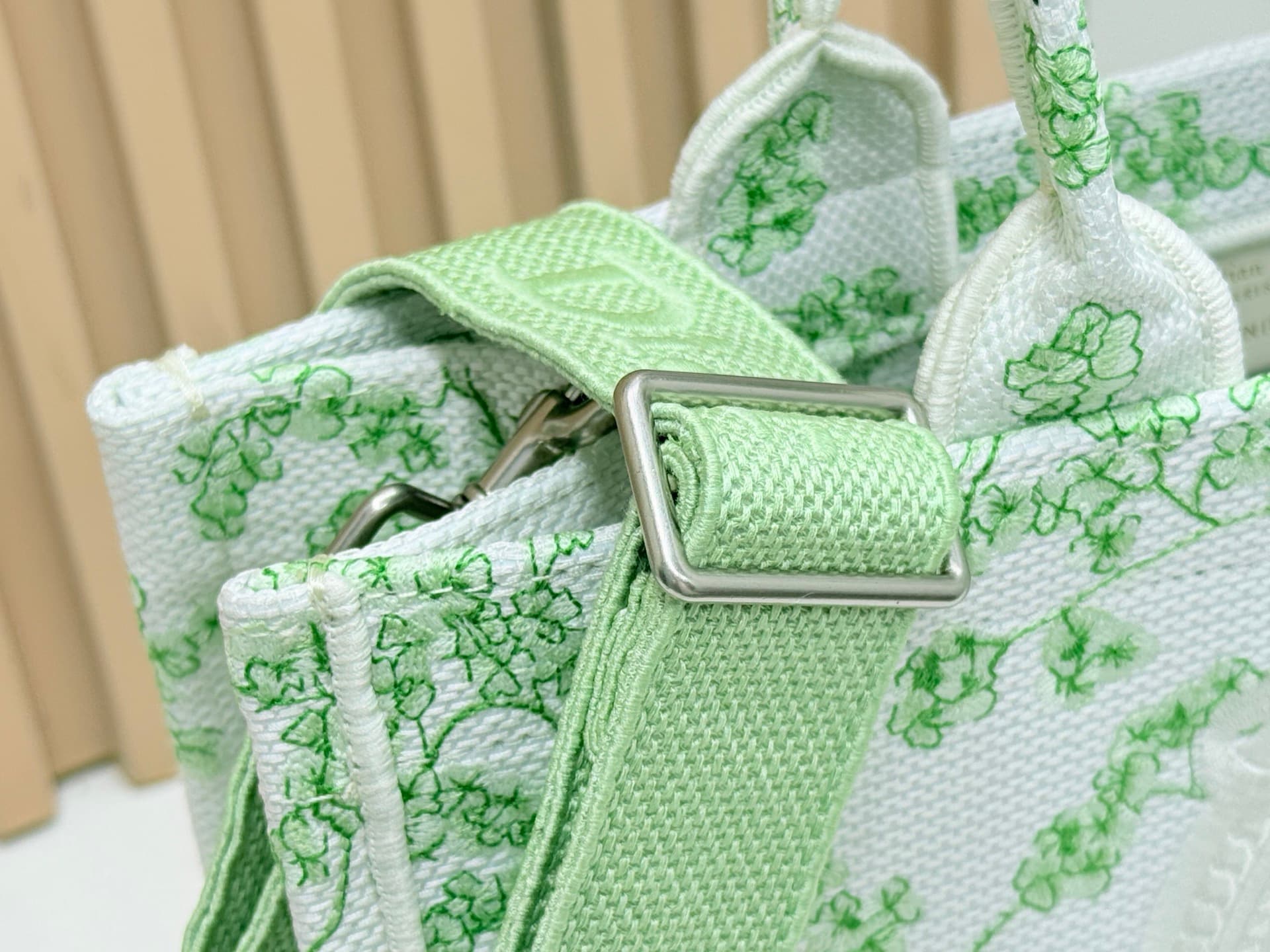 C1910 Details of Diore JWA’s new bags in the first season! The classic bags now have a modern touch. — image 6
