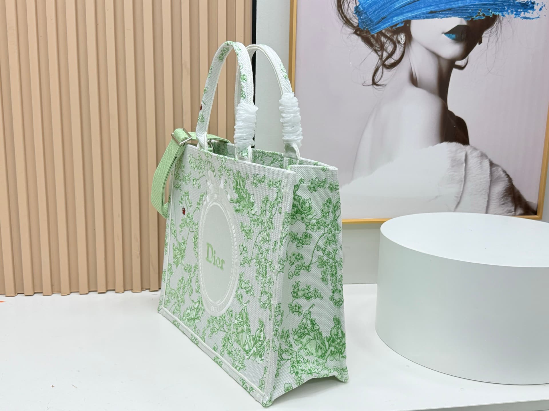 C1908 Details of Diore JWA’s new bags in the first season! The classic bags now have a modern touch. — image 3