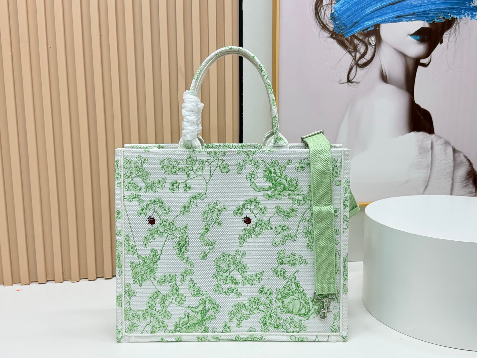 C1908 Details of Diore JWA’s new bags in the first season! The classic bags now have a modern touch. — image 4