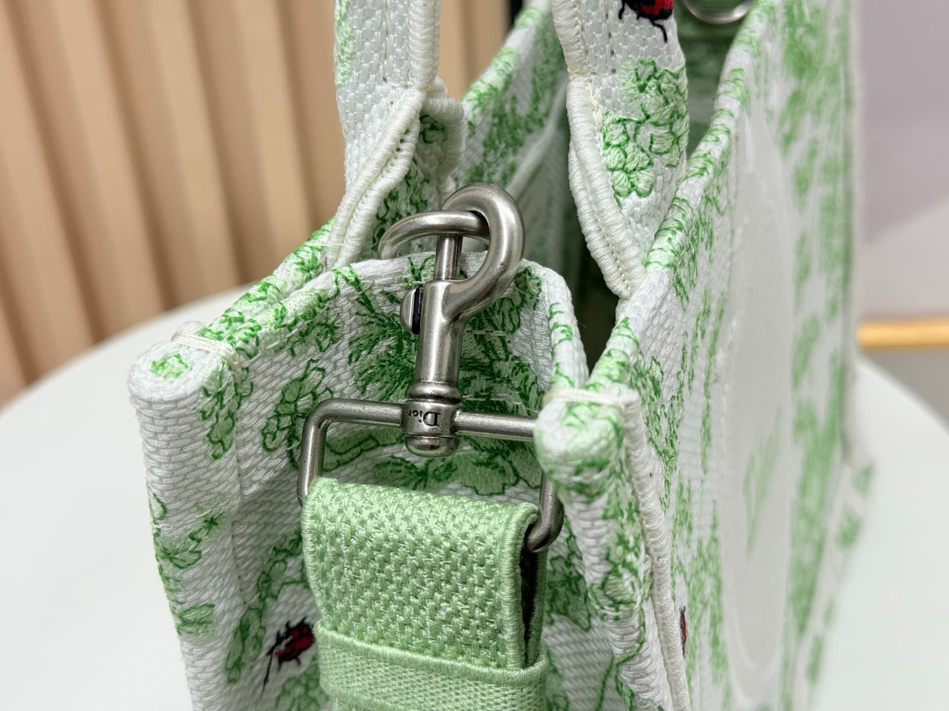 C1906 Details of Diô JWA’s new bags in the first season! The classic bags now have a modern touch. — image 6