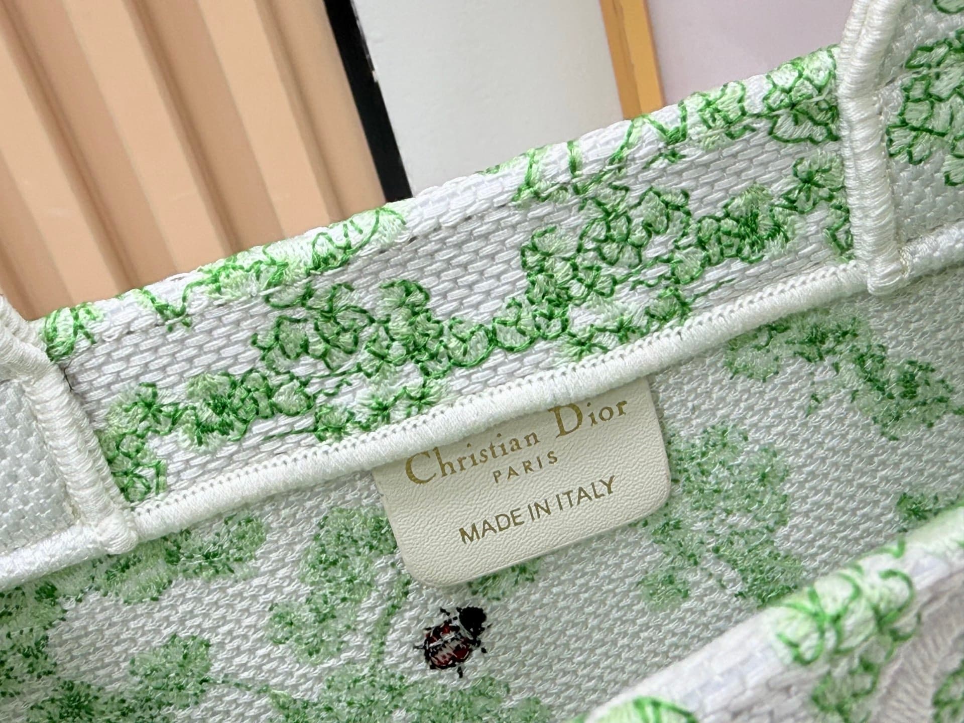 C1906 Details of Diô JWA’s new bags in the first season! The classic bags now have a modern touch. — image 7