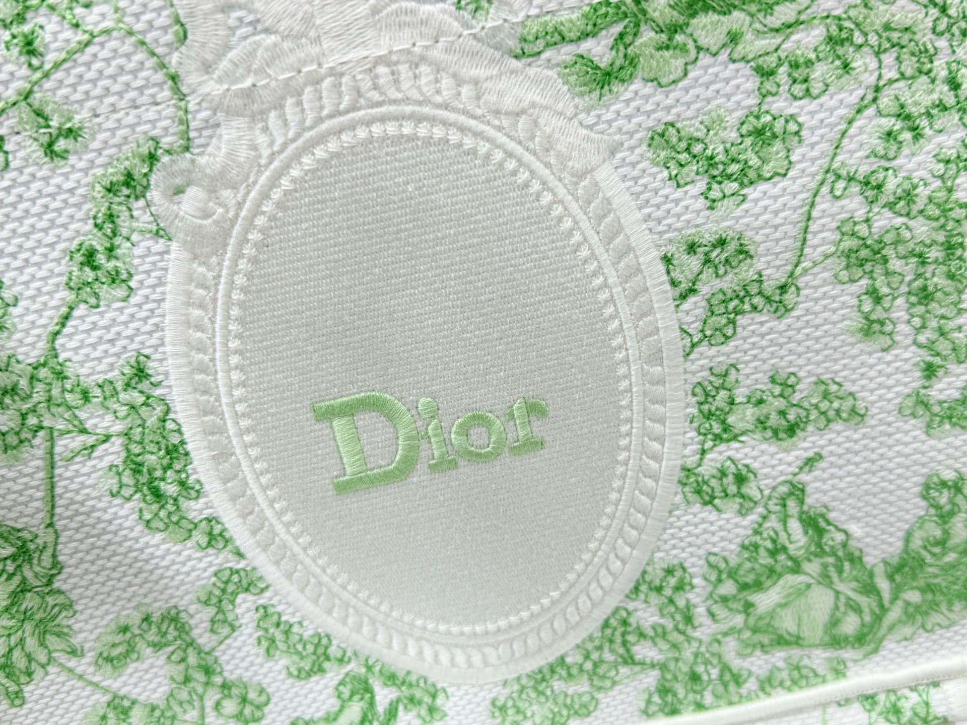 C1906 Details of Diô JWA’s new bags in the first season! The classic bags now have a modern touch. — image 5