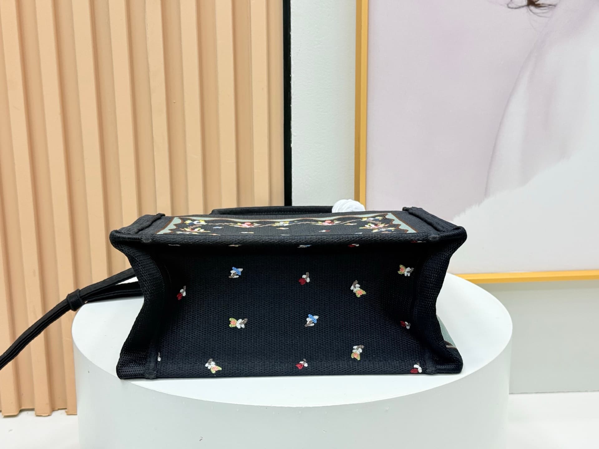 C1904 Details of Diore JWA’s new bags in the first season! The classic bags now have a modern touch. — image 8