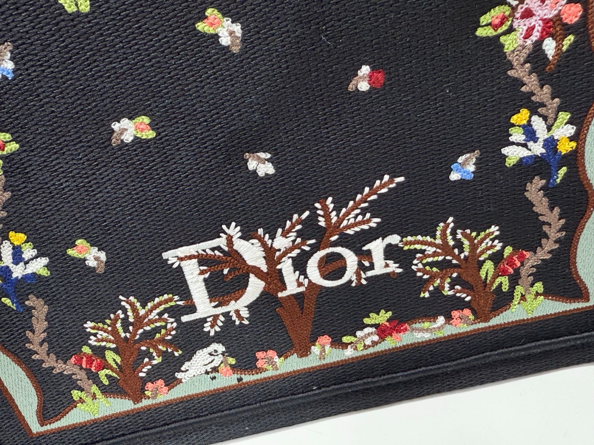 C1904 Details of Diore JWA’s new bags in the first season! The classic bags now have a modern touch. — image 5