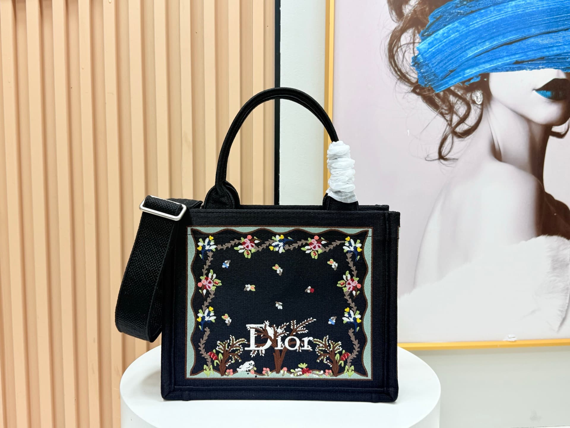 C1903 Details of Diore JWA’s new bags in the first season! The classic bags now have a modern touch. — image 1