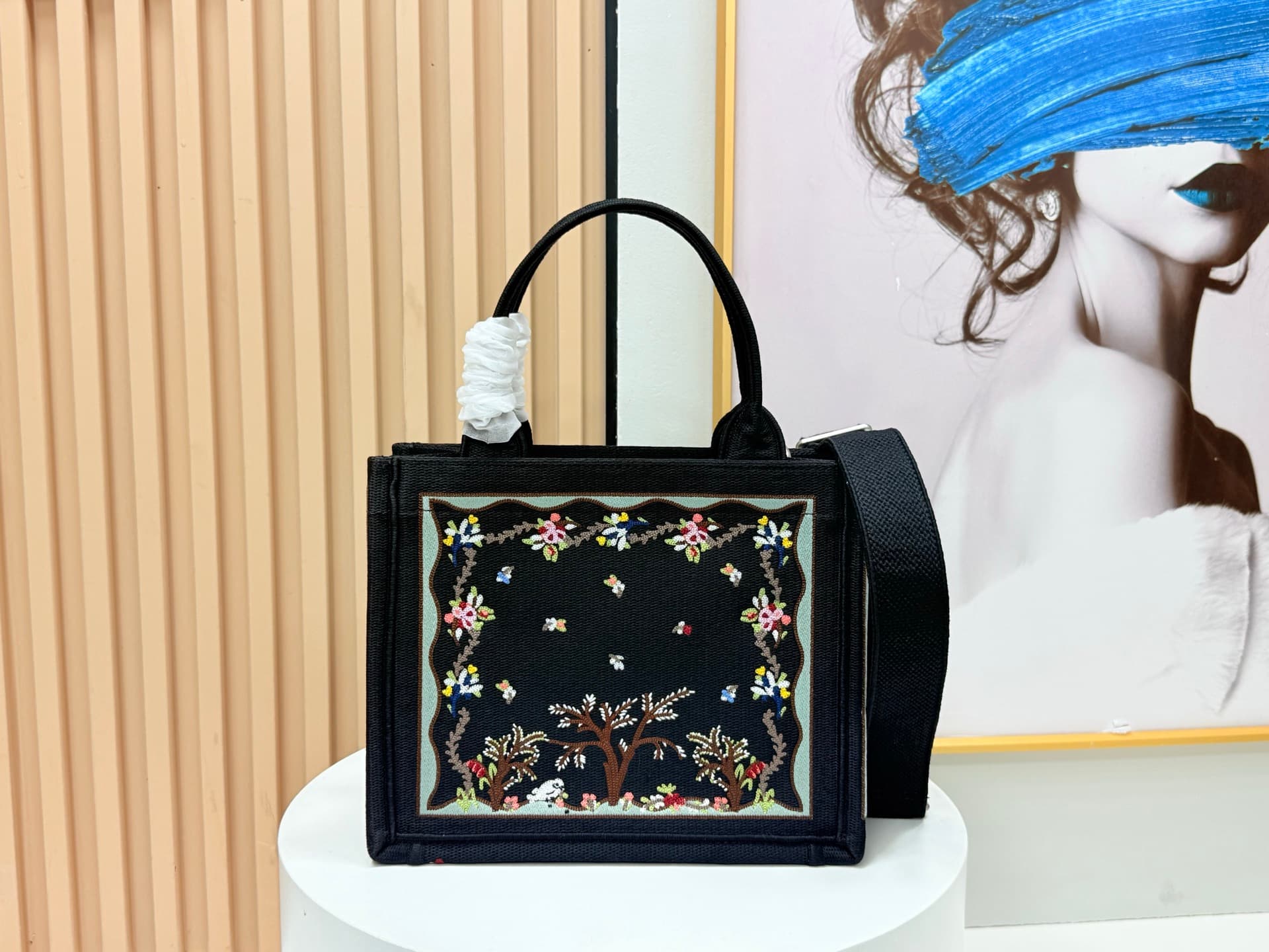 C1904 Details of Diore JWA’s new bags in the first season! The classic bags now have a modern touch. — image 4