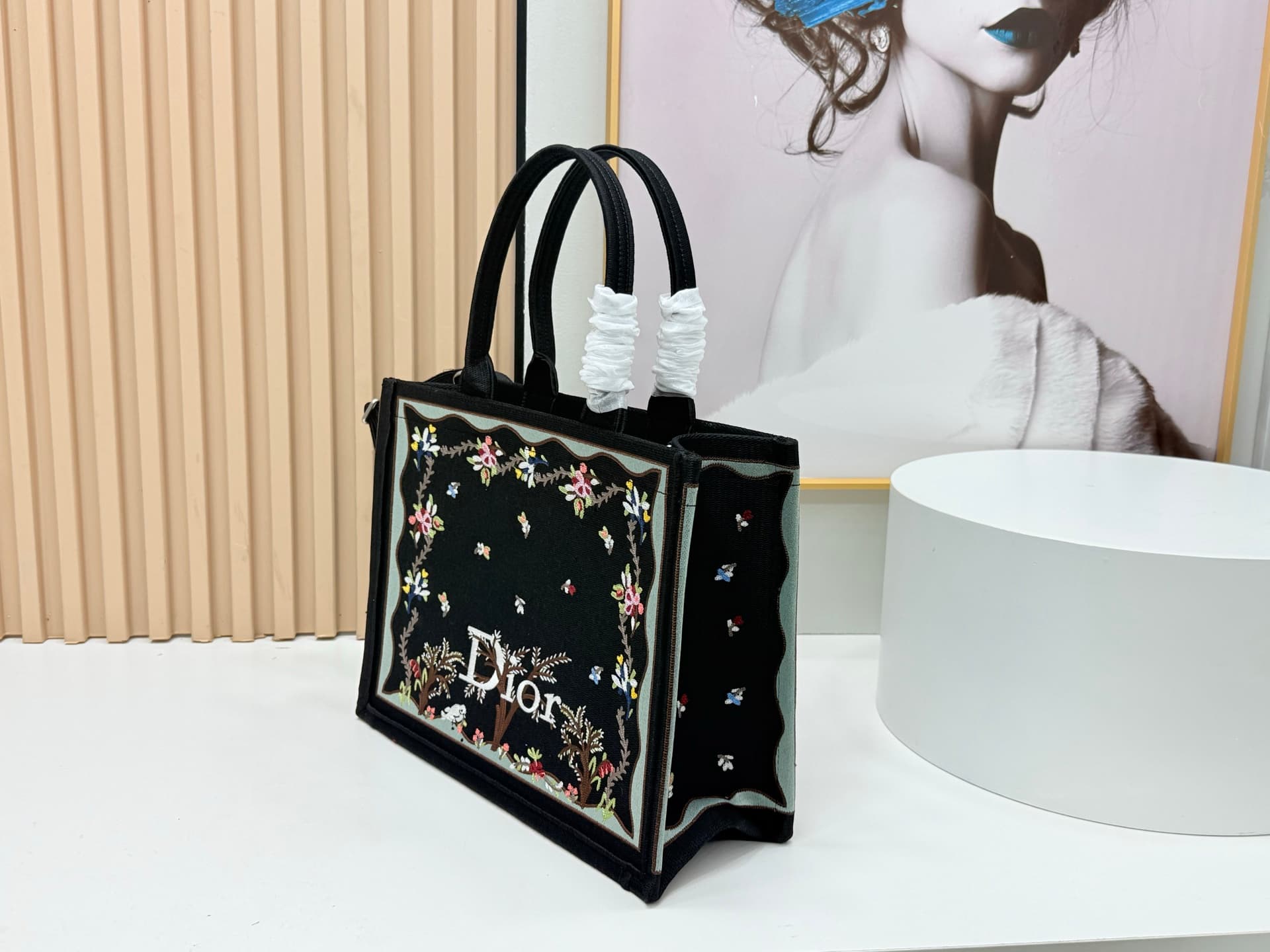 C1902 Details of Diore JWA’s new bags in the first season! The classic bags now have a modern touch. — image 3