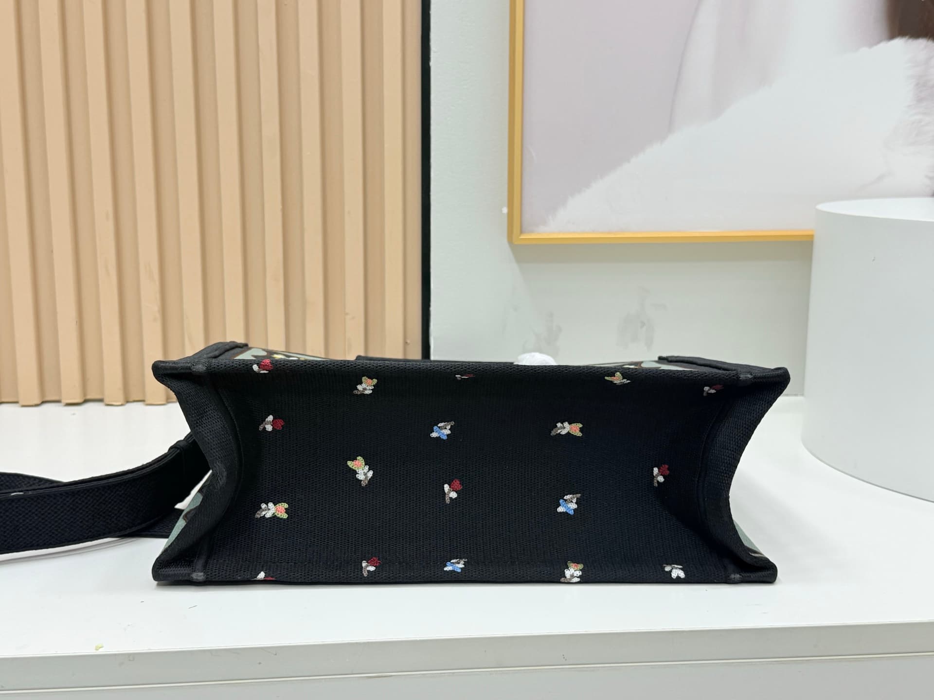 C1902 Details of Diore JWA’s new bags in the first season! The classic bags now have a modern touch. — image 7