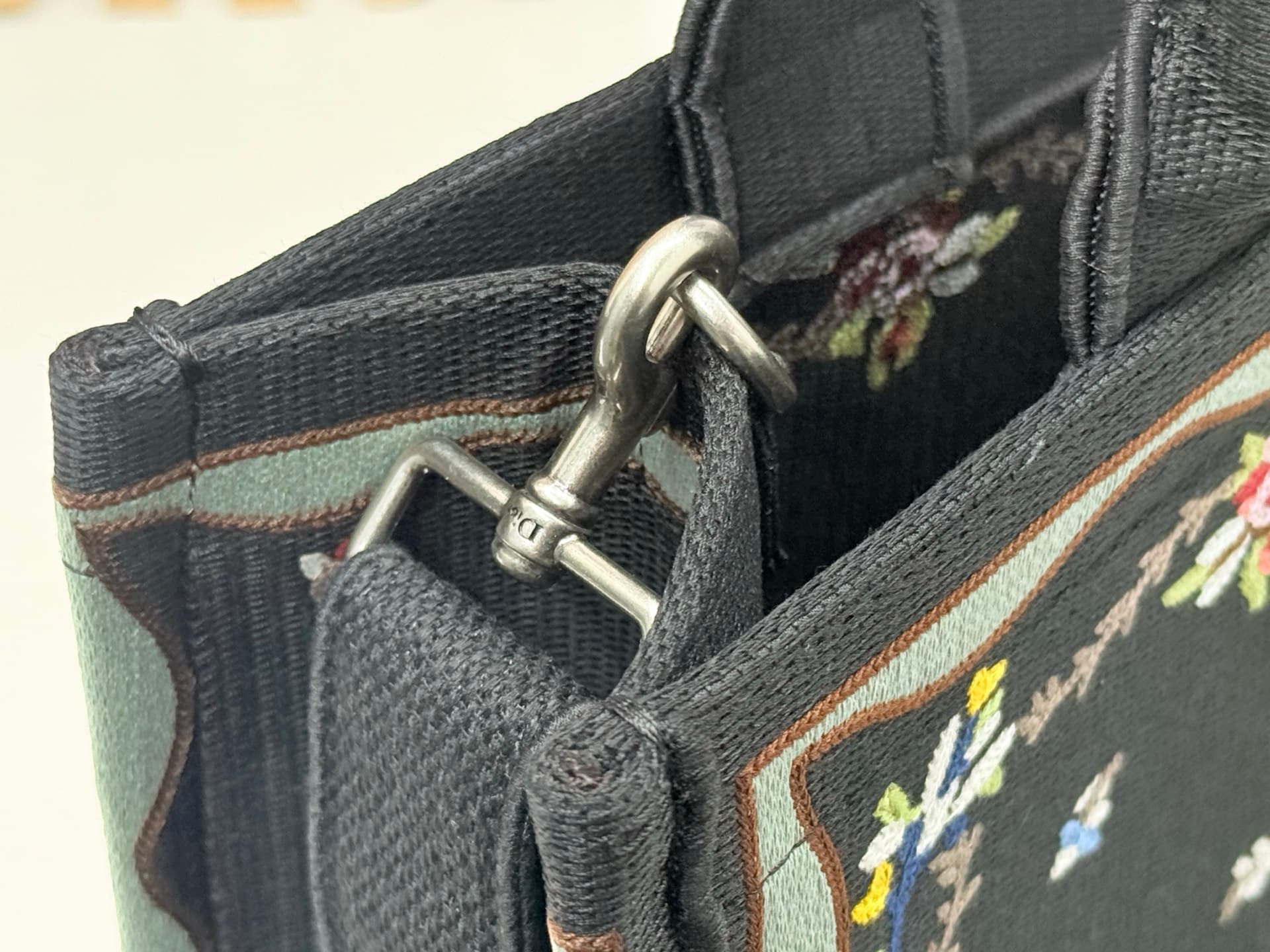C1902 Details of Diore JWA’s new bags in the first season! The classic bags now have a modern touch. — image 6