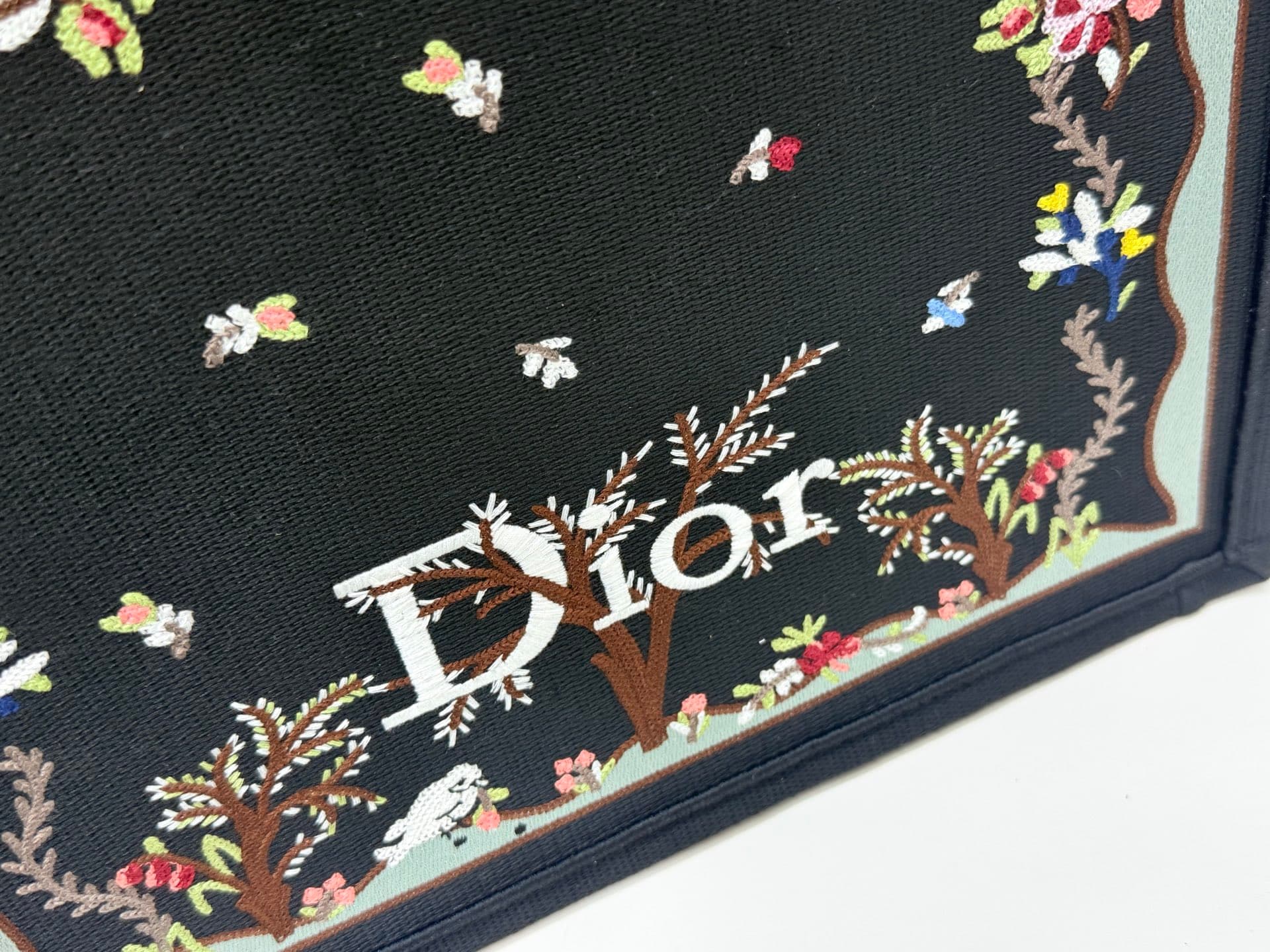C1902 Details of Diore JWA’s new bags in the first season! The classic bags now have a modern touch. — image 5