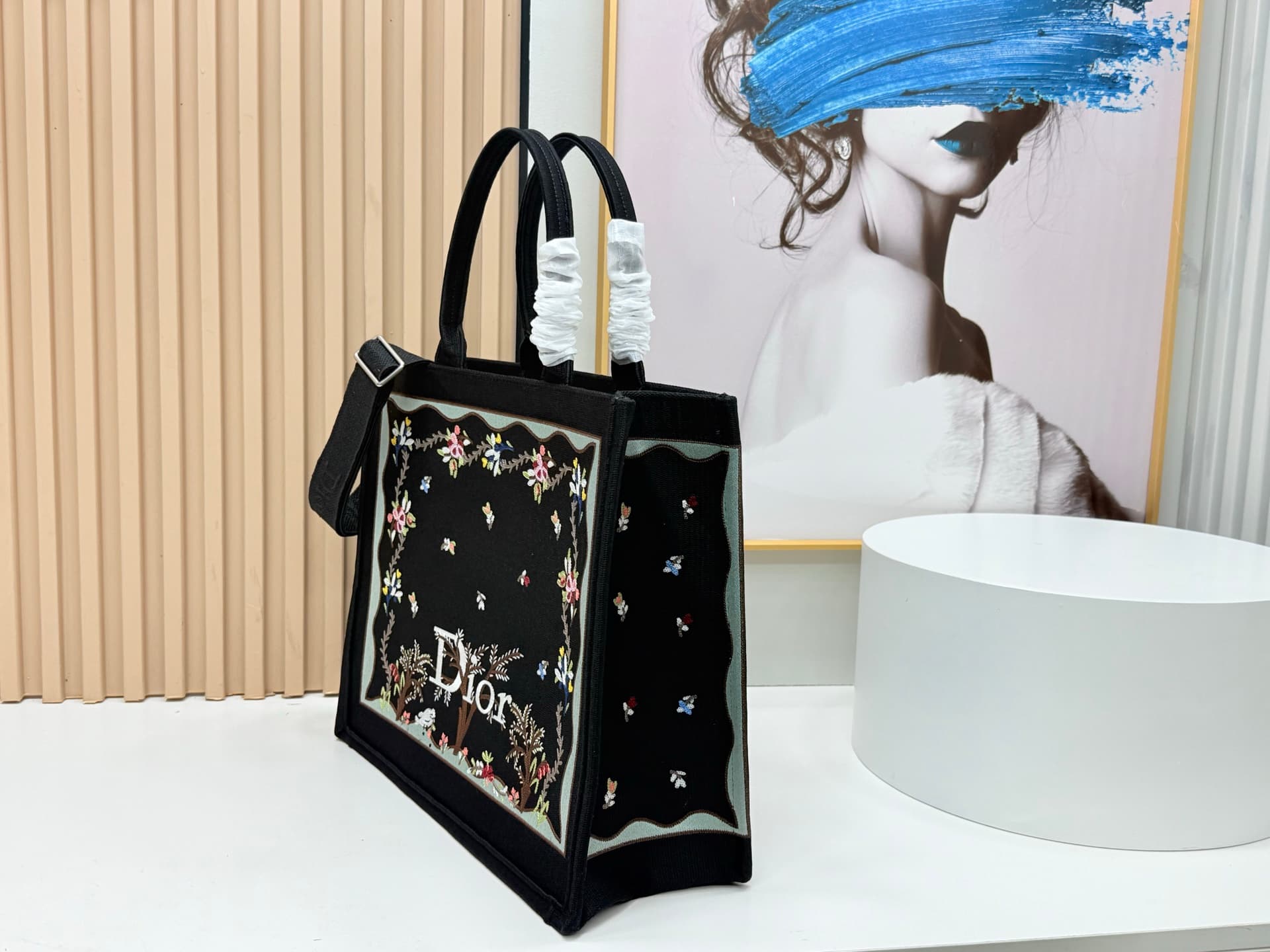 C1900 Details of Diore JWA’s new bags in the first season! The classic bags now have a modern feel. — image 3