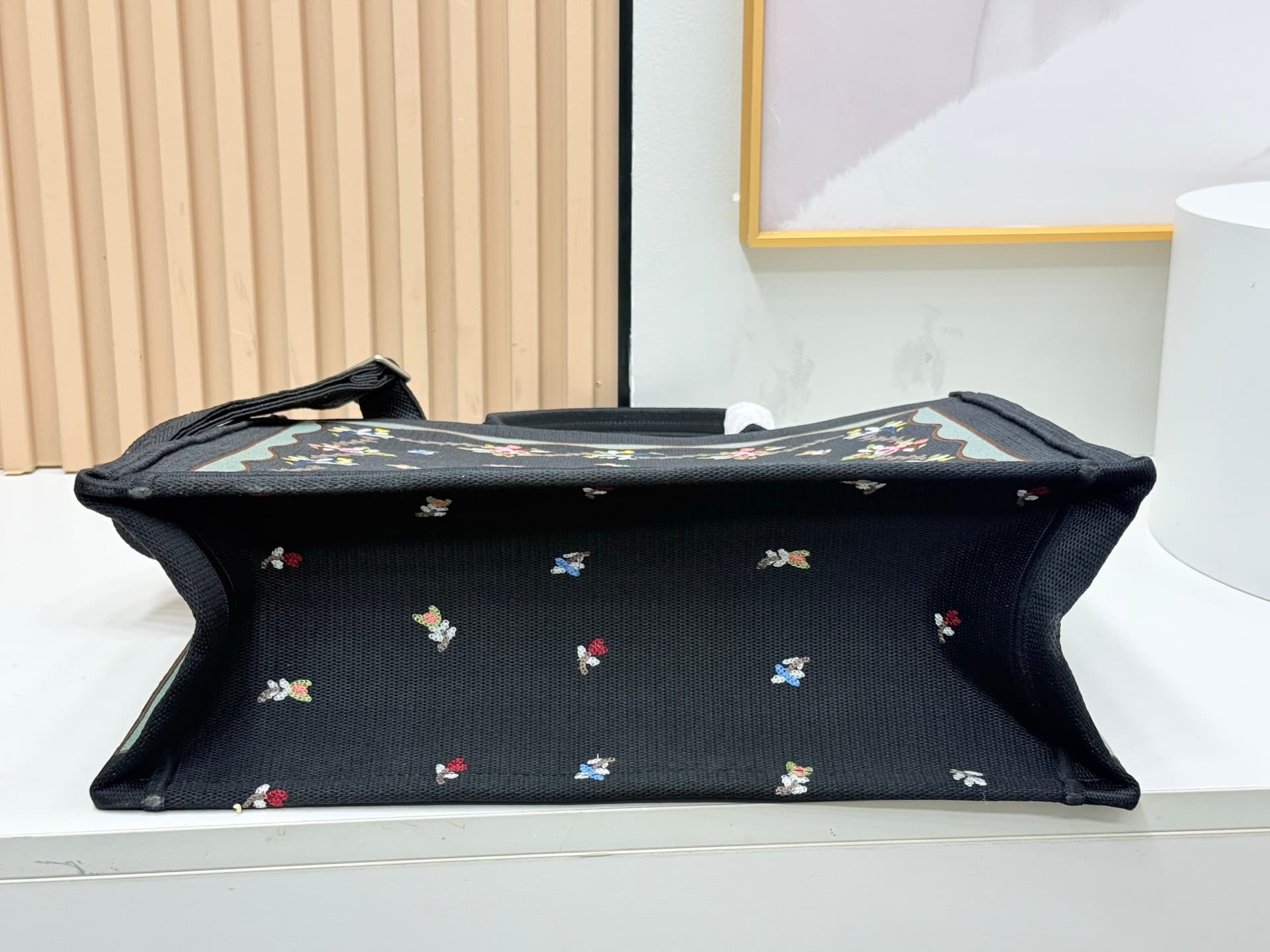 C1900 Details of Diore JWA’s new bags in the first season! The classic bags now have a modern feel. — image 7