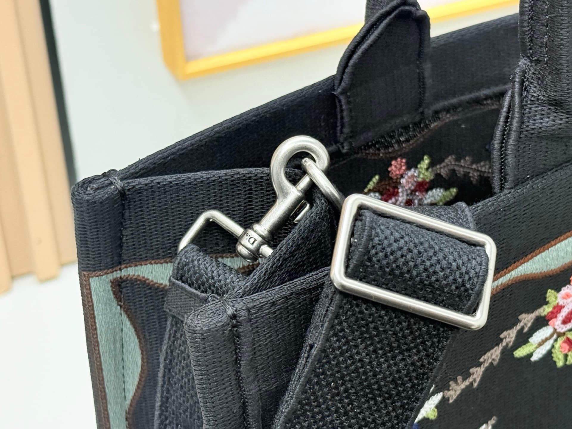 C1900 Details of Diore JWA’s new bags in the first season! The classic bags now have a modern feel. — image 6