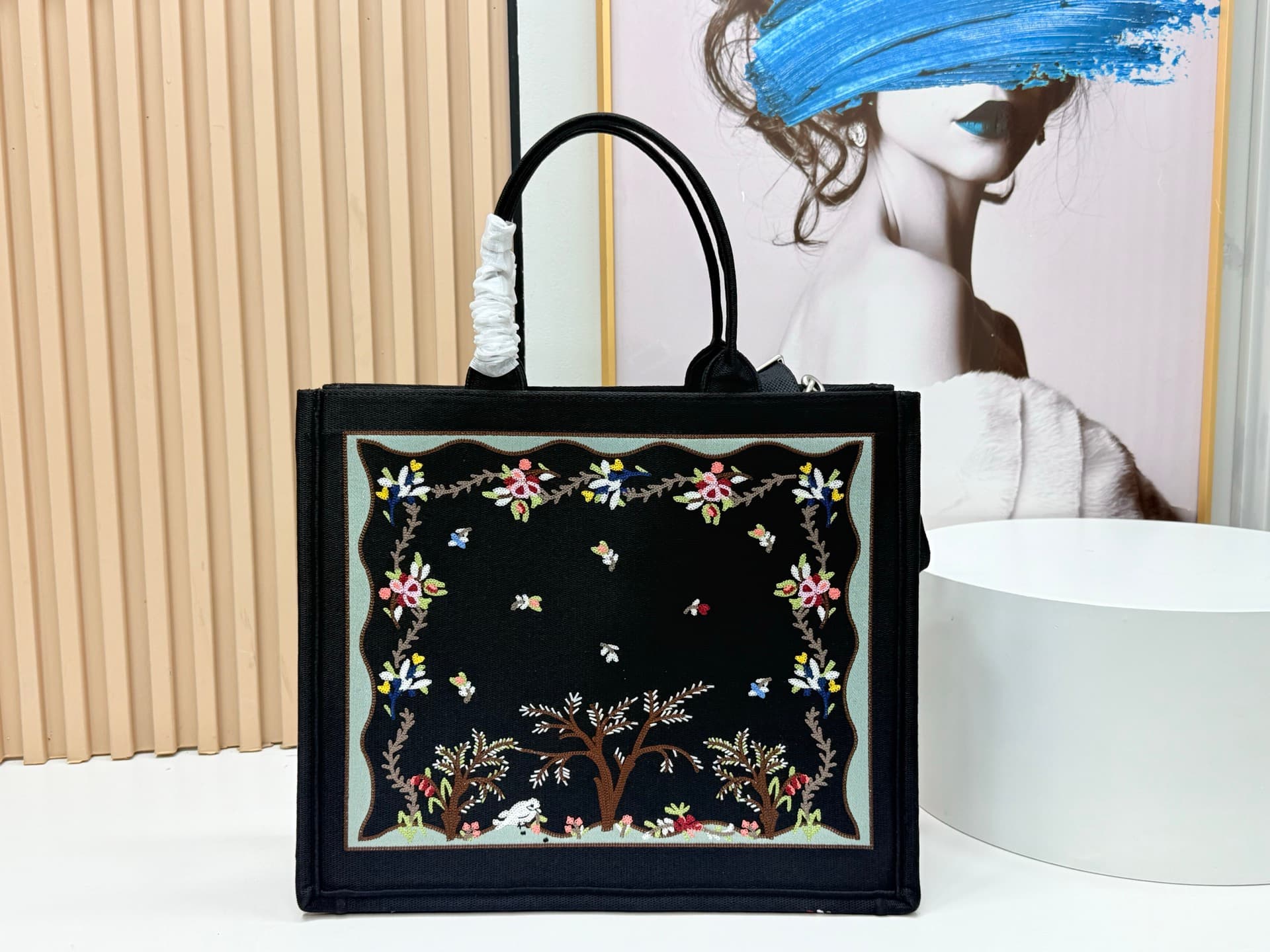 C1900 Details of Diore JWA’s new bags in the first season! The classic bags now have a modern feel. — image 4