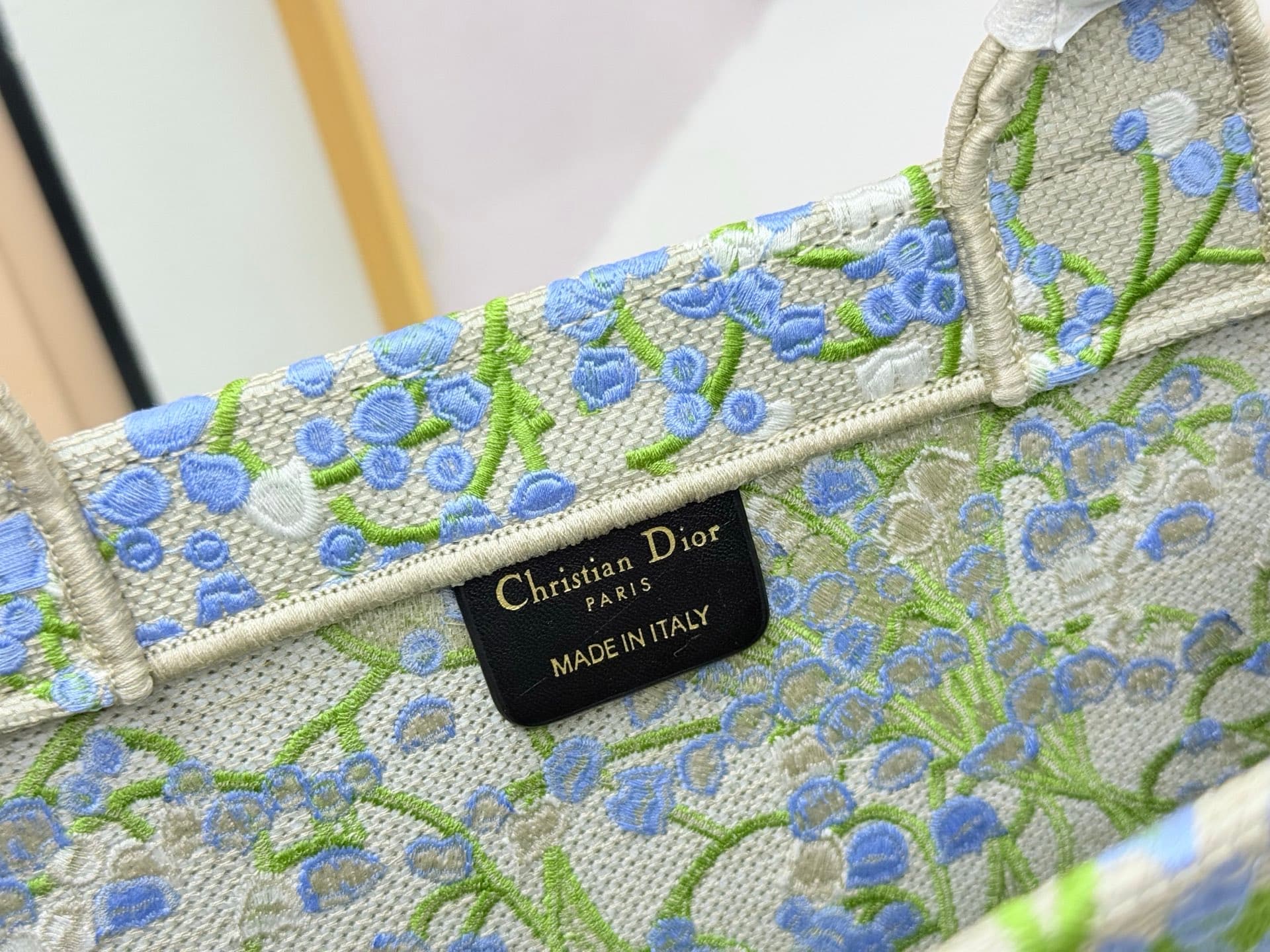 C2058 Details of Diô JWA’s new bags in the first season! The classic bags now have a modern twist. — image 7