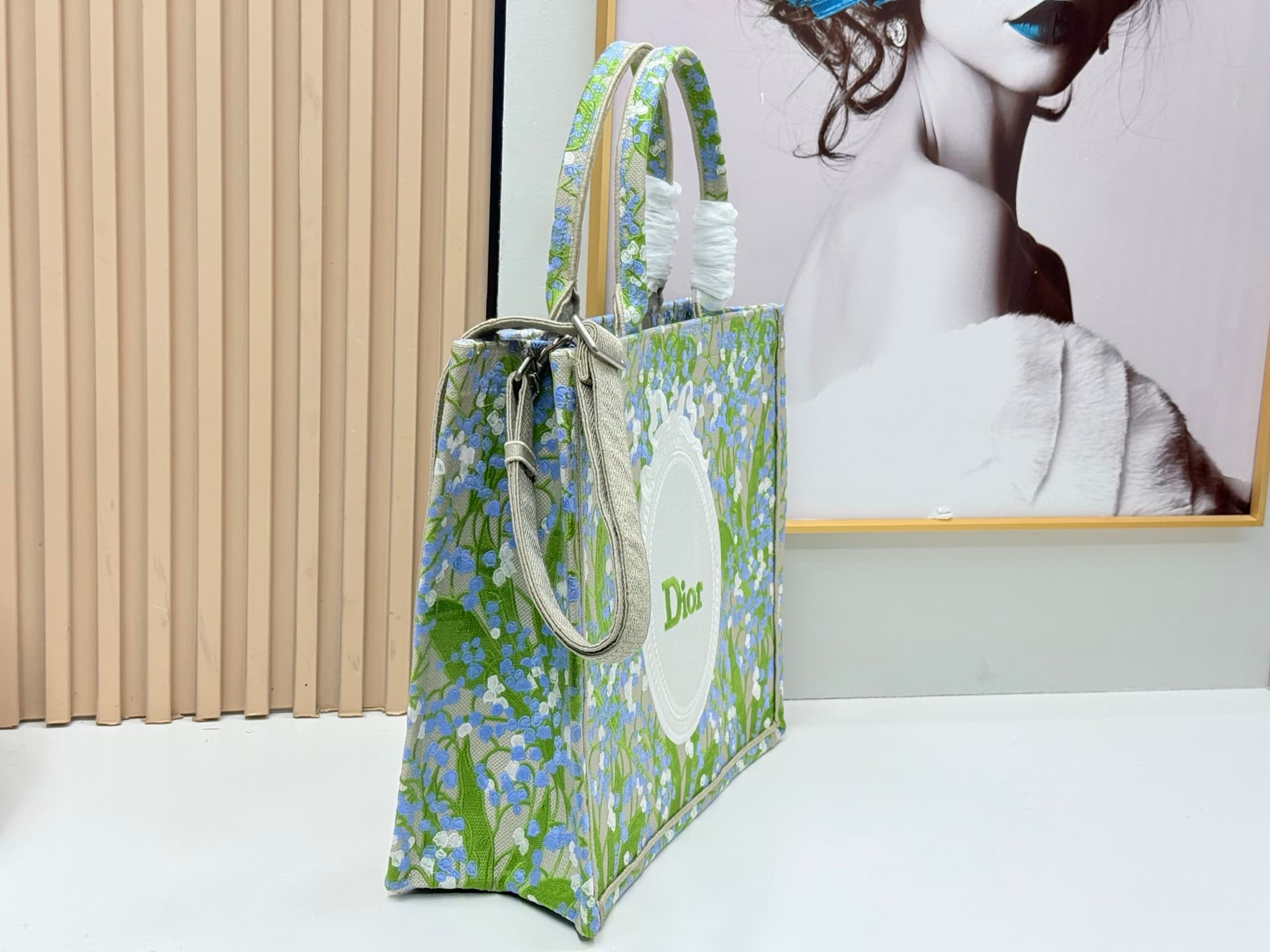 C2058 Details of Diô JWA’s new bags in the first season! The classic bags now have a modern twist. — image 2