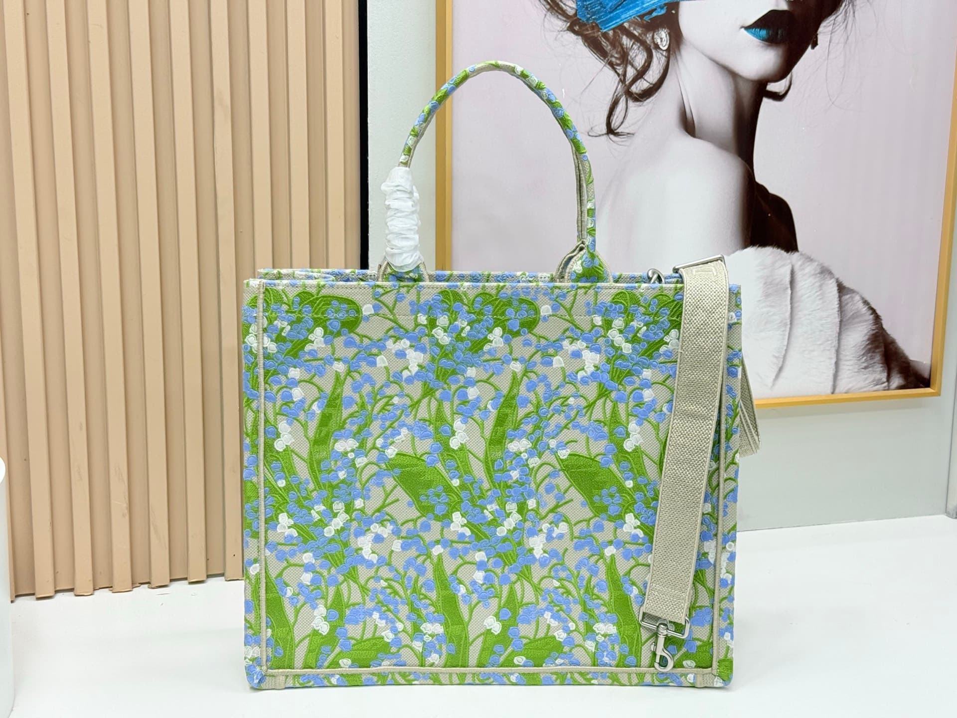 C2058 Details of Diô JWA’s new bags in the first season! The classic bags now have a modern twist. — image 4