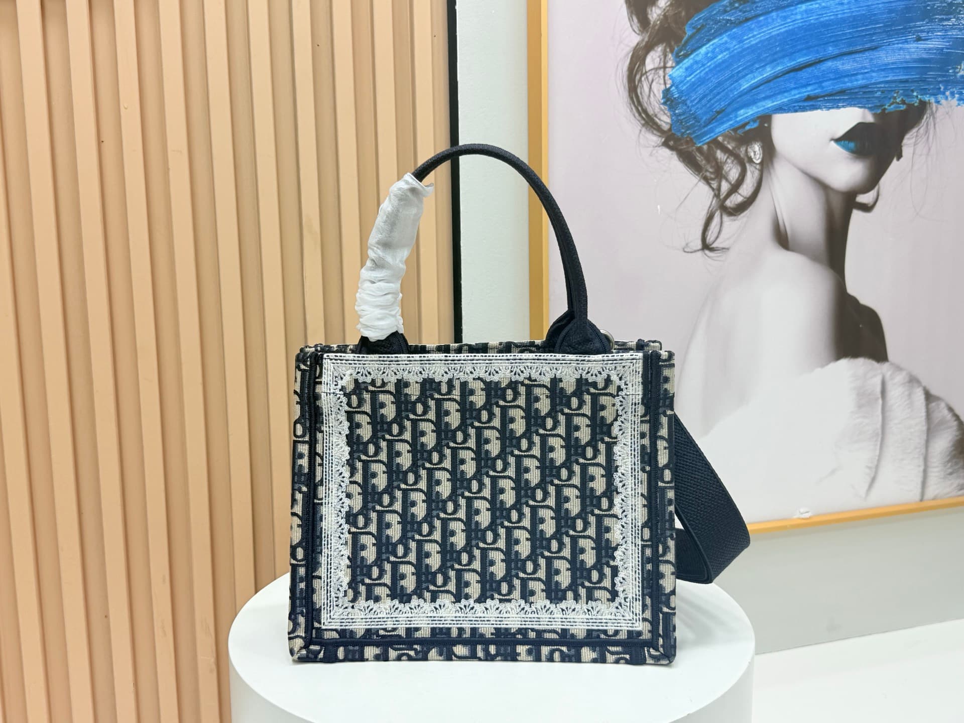 C2056 Details of Diore JWA’s new bags in the first season! The classic bags now have a modern feel. — image 4