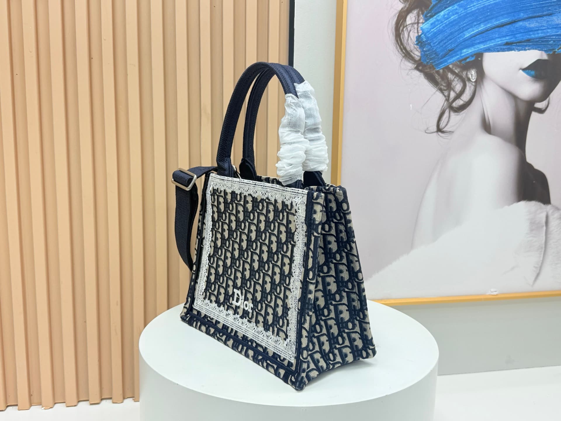 C2056 Details of Diore JWA’s new bags in the first season! The classic bags now have a modern feel. — image 3