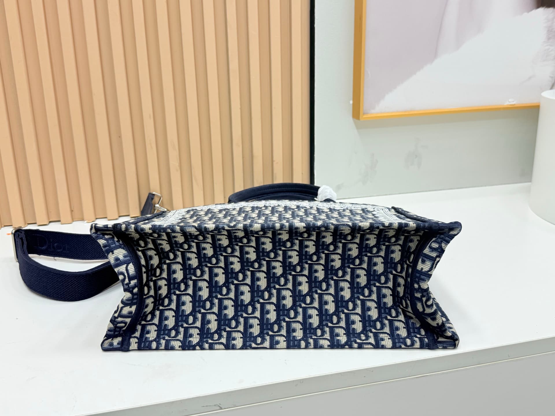 C2054 Details of Diò JWA’s new bags in the first season! The classic bags now have a modern touch. — image 8