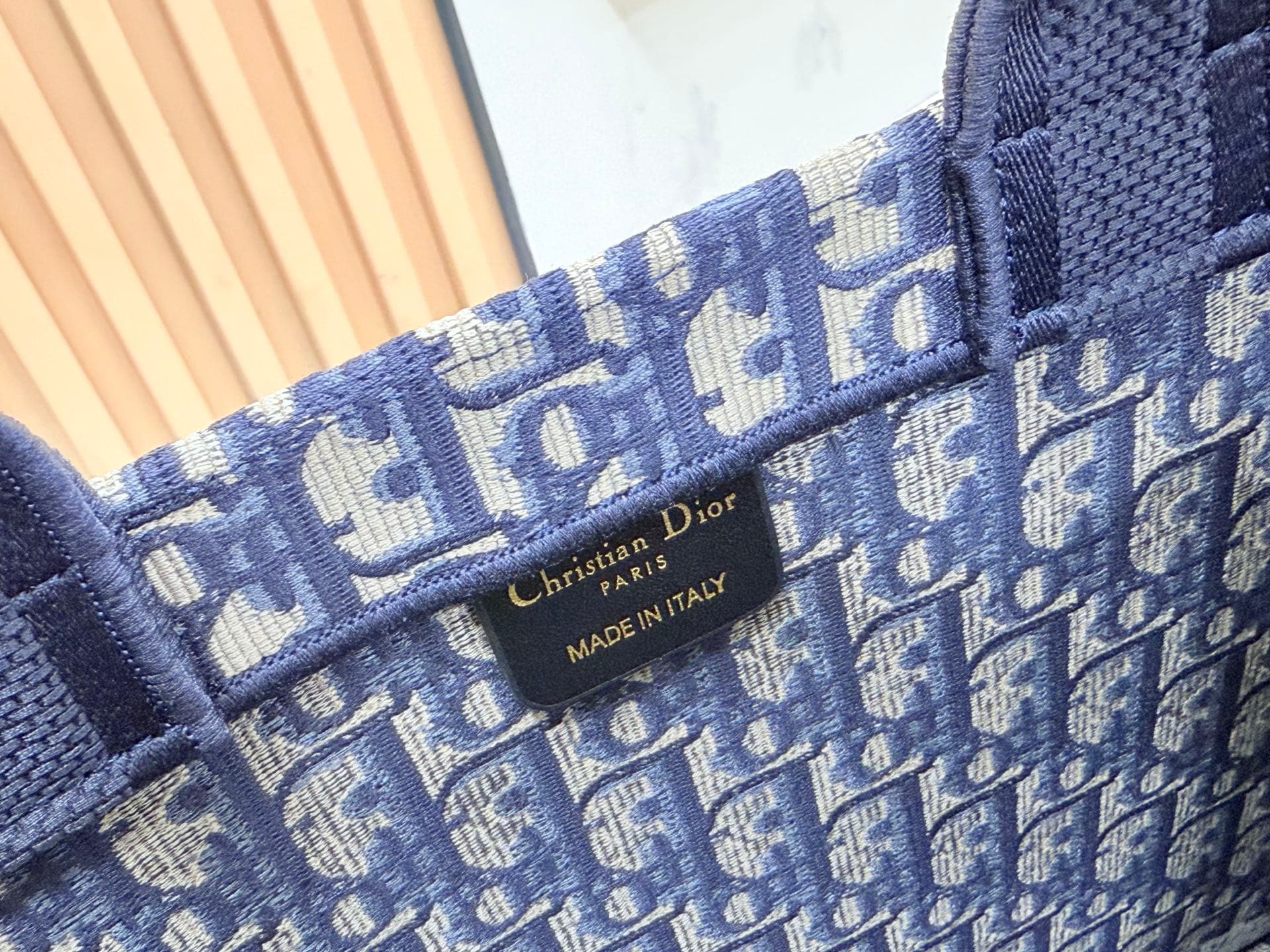 C2054 Details of Diò JWA’s new bags in the first season! The classic bags now have a modern touch. — image 6