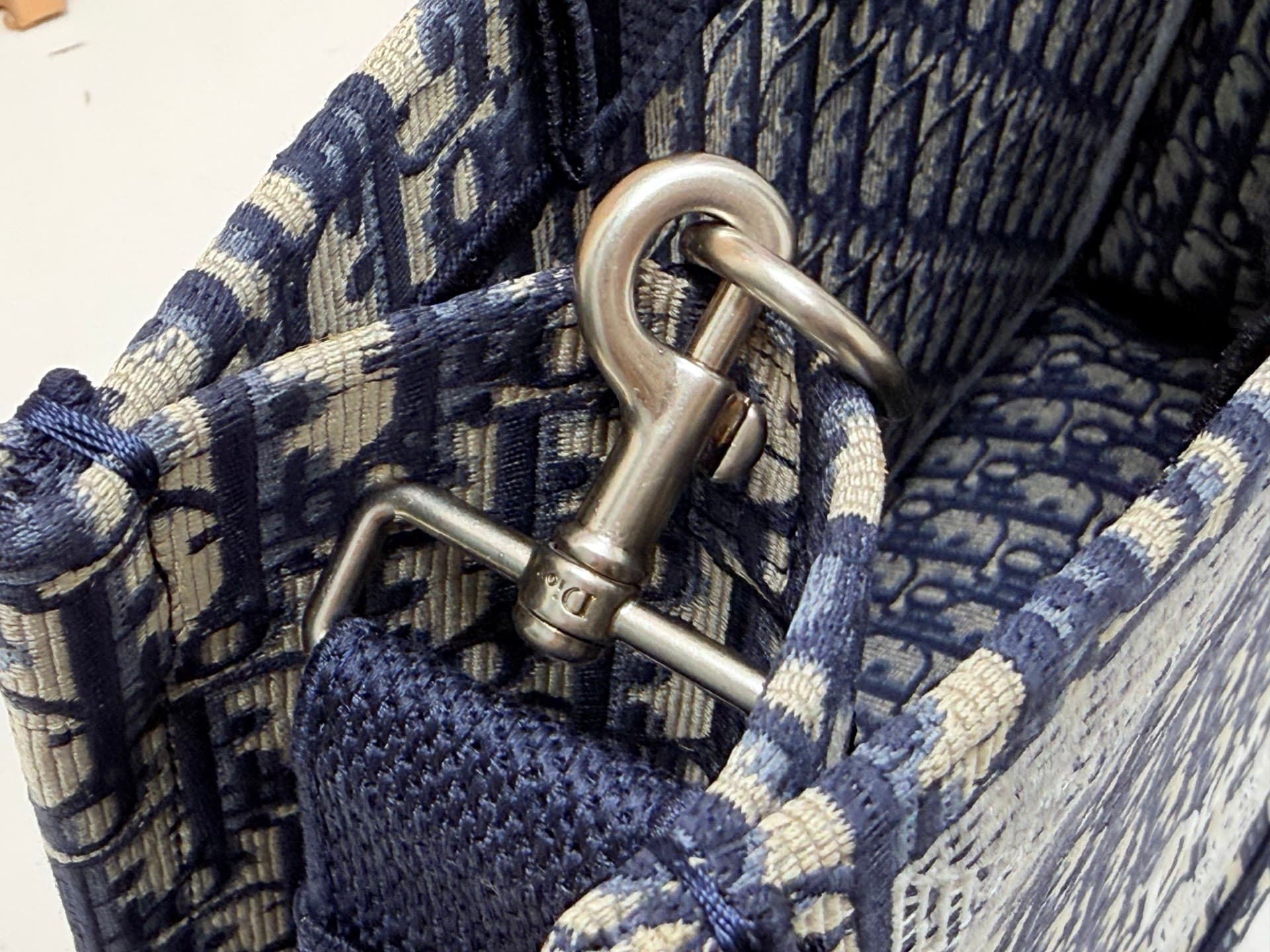 C2054 Details of Diò JWA’s new bags in the first season! The classic bags now have a modern touch. — image 7