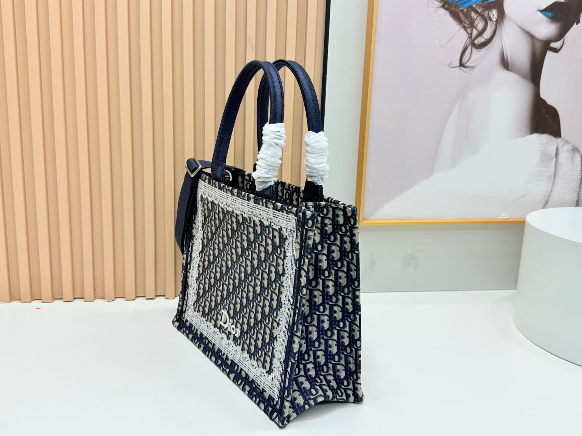 C2054 Details of Diò JWA’s new bags in the first season! The classic bags now have a modern touch. — image 3