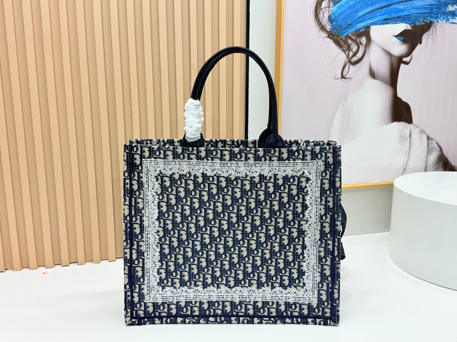 C2052 Details of Diore JWA’s new bags in the first season! The classic bags now have a modern touch. — image 4